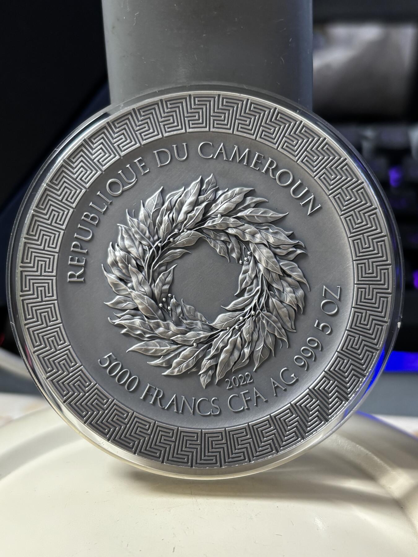 第183期拍卖 喀麦隆2022年国色天姿阿波罗和缪斯女神5盎司银币，999银，发行500枚，边缘有氧化