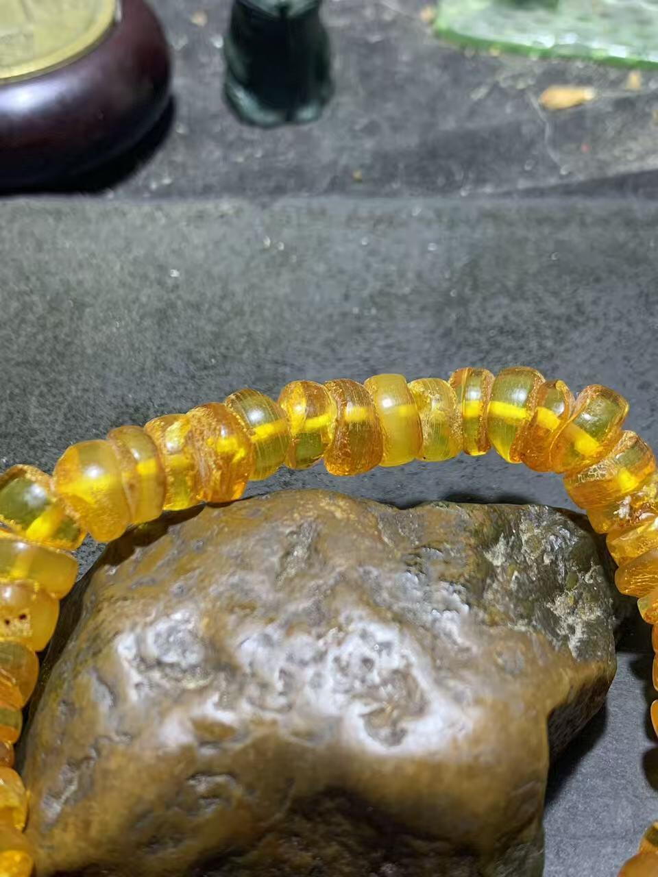 天然原矿俄料蜜蜡原皮随形手串1条！