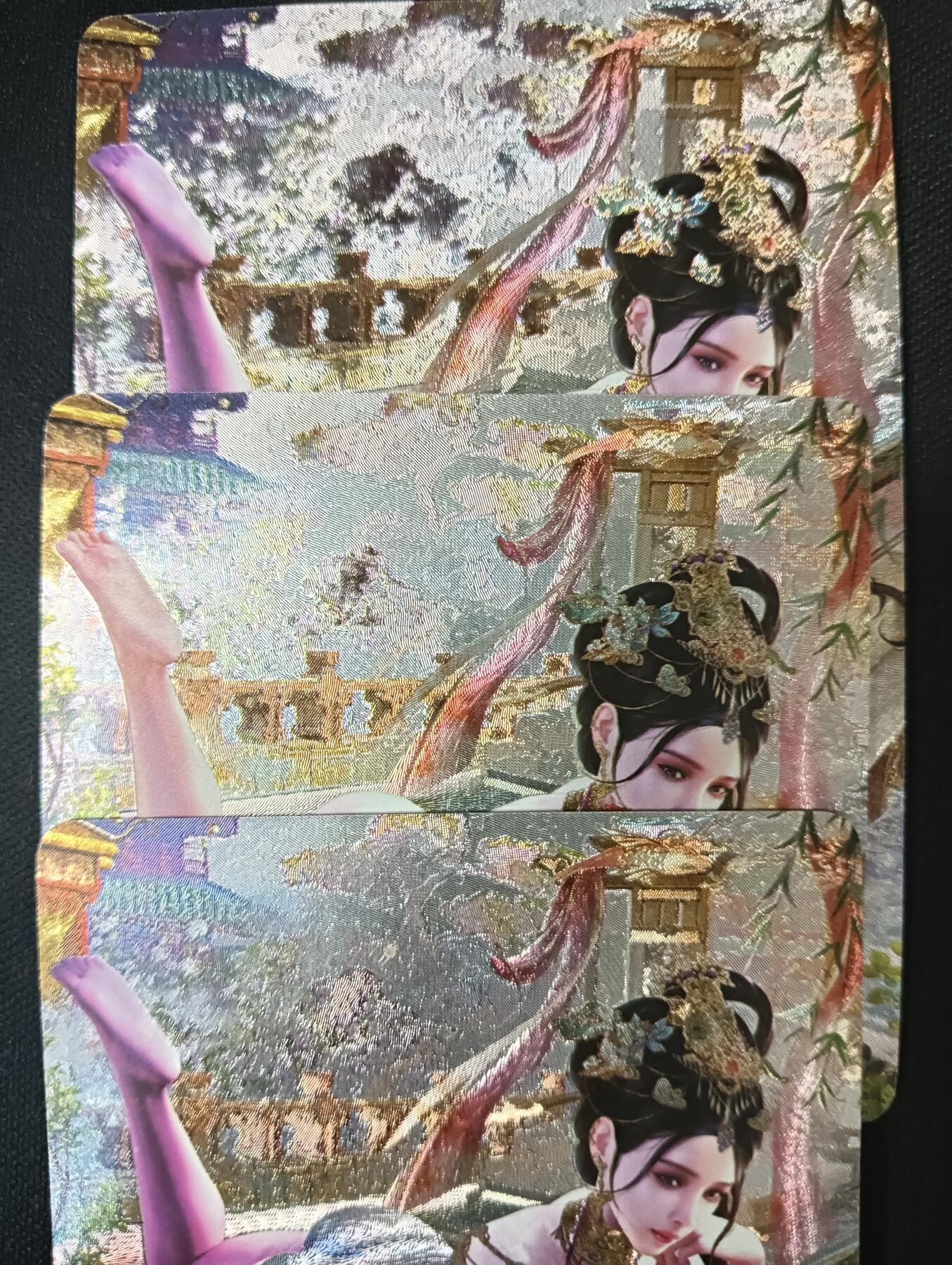 花开卡拍第53期（12月28号周日截拍，品控勿拍!!!拍品不寄存，运费5元，自制卡难免瑕疵，可能存在轻微撞角爆边等出厂瑕疵，品控介意勿拍！） 燎原 绝色绘卷 西施 粗闪3张，第三张有通病，腿上有麻麻烦烦的很多针眼小坑