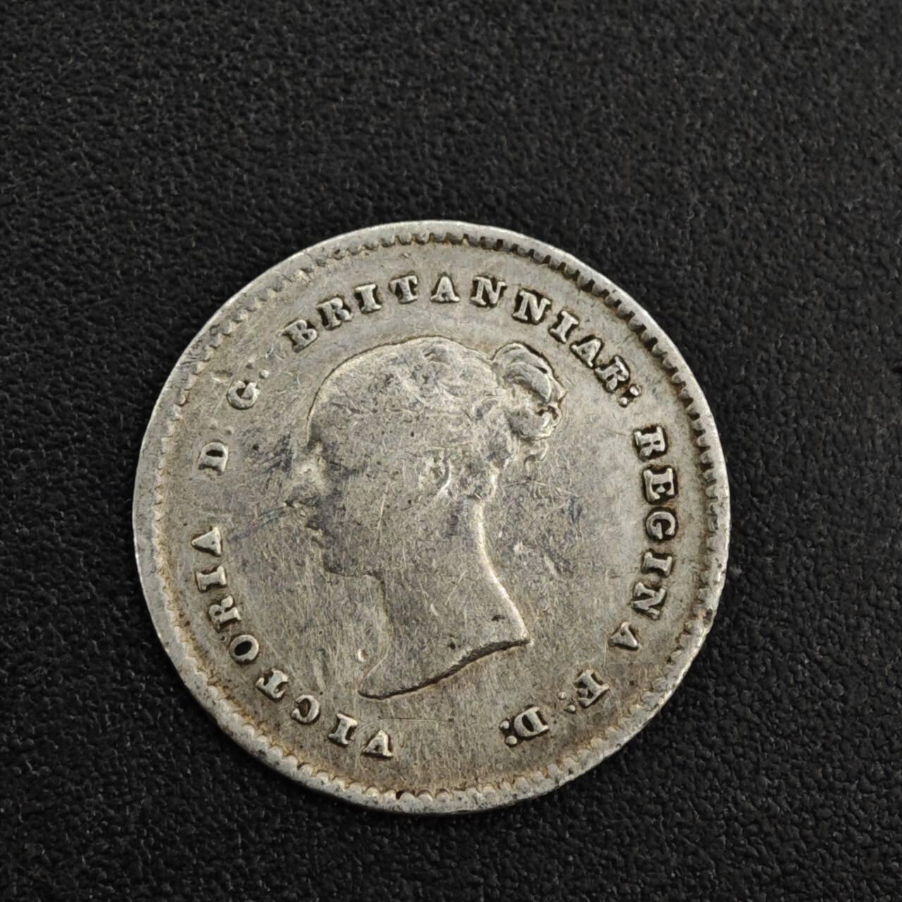 【淘币小摊】限时拍第八百一十二拍  小银币场  满百包邮可预留两周  周一统一发货  英国1838年维多利亚2便士濯足币