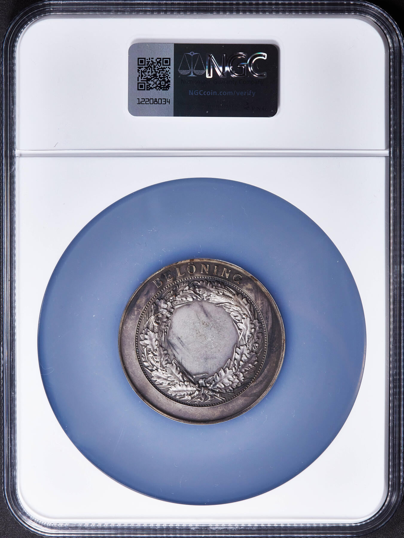 【俄甄集藏】2025年(045)12-03 星期三 晚 19:30 全场包邮 瑞典19世纪延雪平家庭协会荣誉大银章，NGC MS61，酱彩老包浆，正面为延雪平地区纹章，直径：51mm