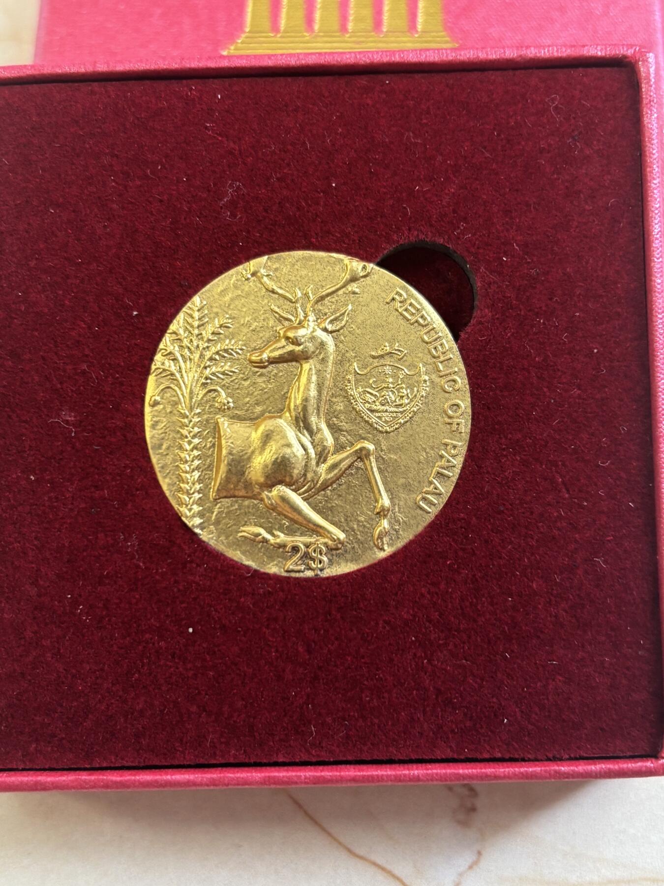 第183期拍卖 帕劳2022年蜜蜂与雄鹿镀金纪念银币，15克，999银，发行500枚