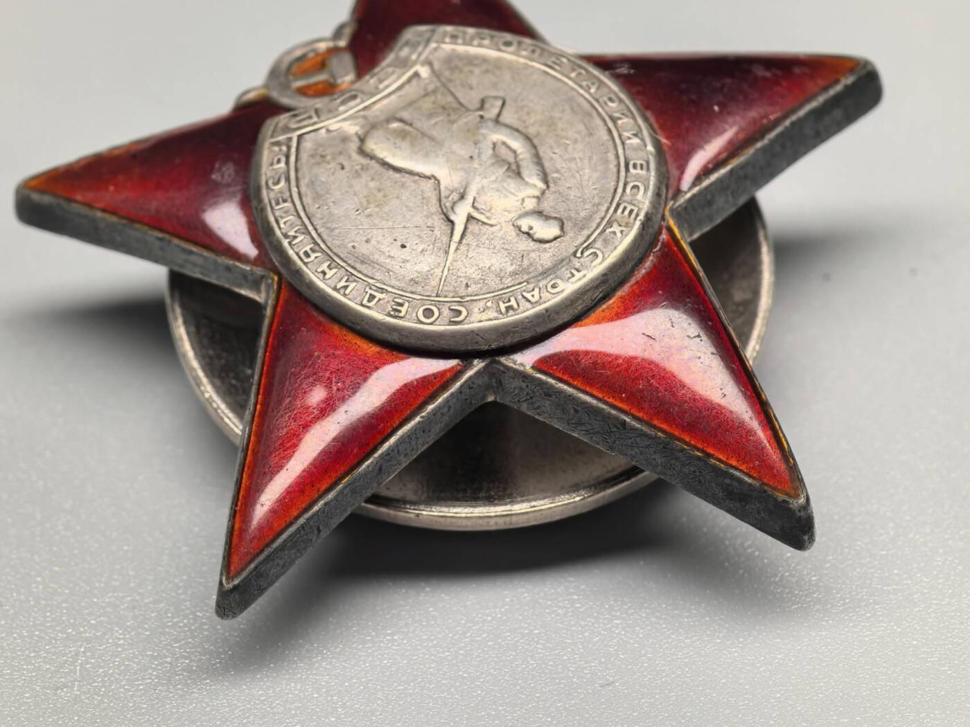 小驴勋章奖章收藏11月29日周六晚六点拍卖（珍爱和平，收藏战争，铭记历史，勿忘国耻，忠党爱国。有偿代拍，送拍规则在简介最后，参拍须阅读规则后再参拍，关系到运费包装发货时效真假辨别等关键信息，拍卖时不再发原图，看大图店主微信码在拍卖店铺介绍里） 克雷萨诺夫连号双红星勋章二级卫国勋章带证书