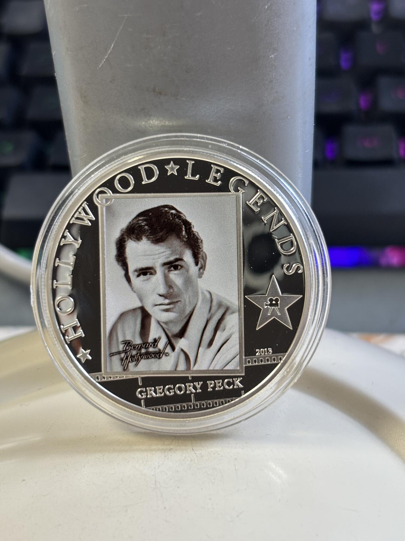 第183期拍卖 库克2013年好莱坞明星“格利高里·派克”精制彩色纪念银币带证书，25克，925银，发行量2500枚