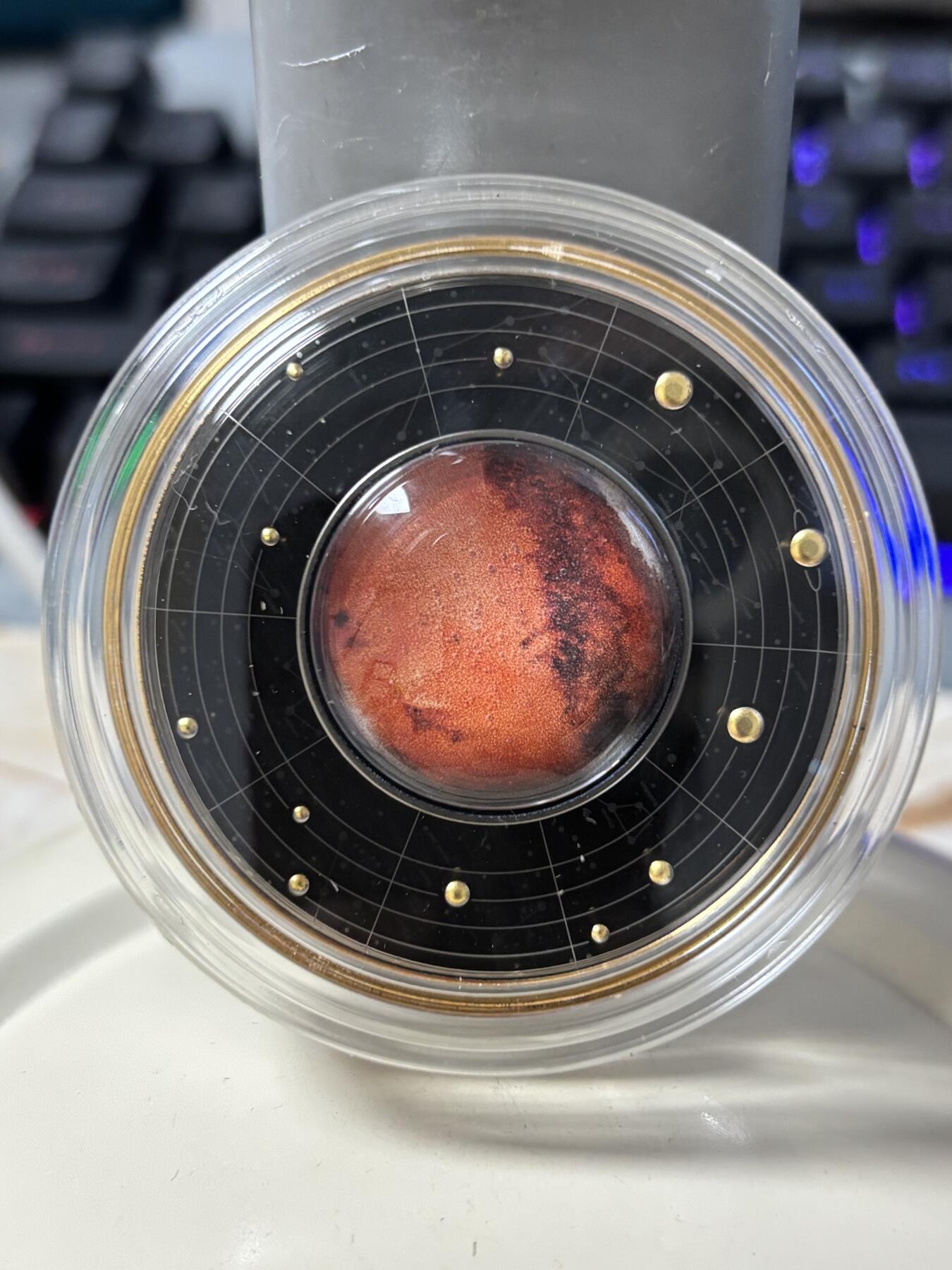 第184期拍卖 喀麦隆2021年太阳系系列火星钌化镀金彩印纪念银币，999银钌化，17.5克，发行555枚