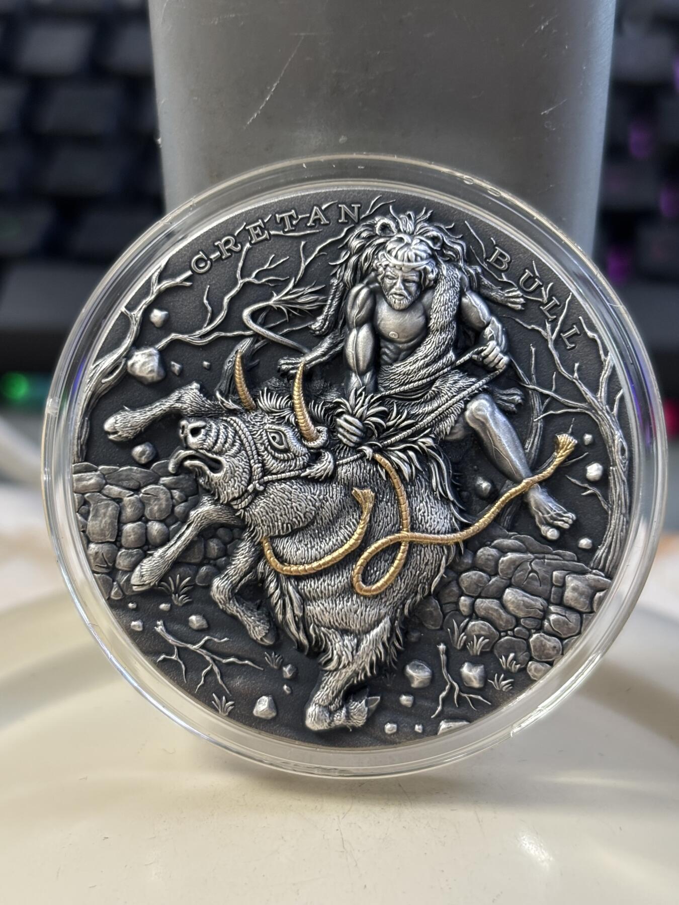 第184期拍卖 纽埃2023年大力神海格力斯驯服克里特公牛仿古银币，999银，发行500枚