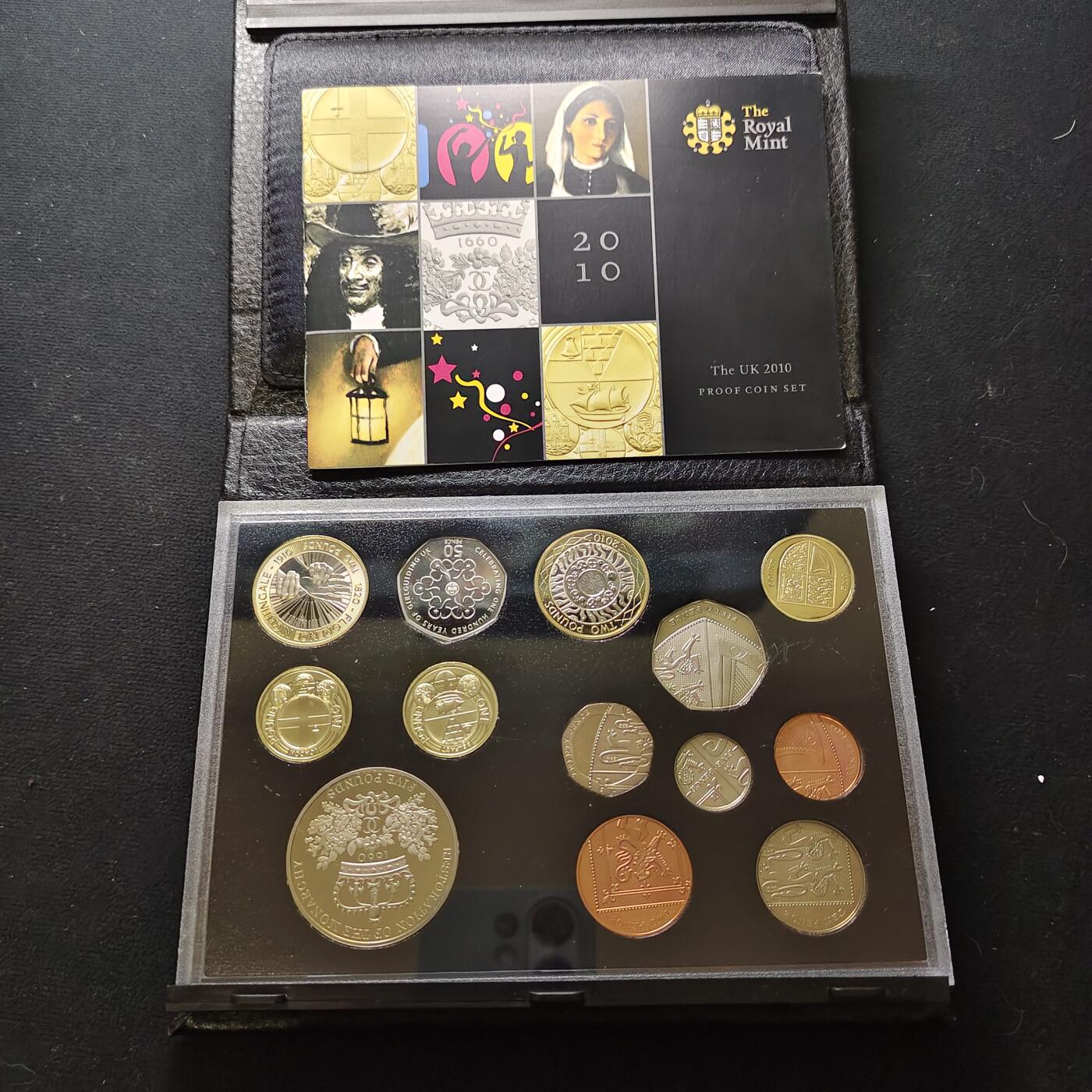 【全场包邮】纯粹捡漏拍483场（免费代拍第20场） 英国2010年官方精制套币-盒证全-含5镑君主制复辟350周年+2镑南丁格尔逝世100周年+1镑四邦国首府系列贝尔法斯特+伦敦2枚+50便士女童子军100周年5枚精制纪念币