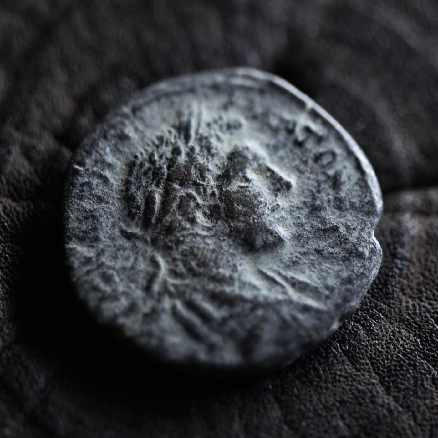 【良泉】【2025年最后一场】12月18日晚19.30点开拍！188组【直播场】西方古代钱币、丝路杂项、印章！ 【罕见】9.95克，公元218-222年【古罗马·行省】伊斯特河畔的尼卡波利斯城，暴君埃拉伽巴路斯，尼卡波利斯城罗马执政官代表——诺维乌斯·鲁弗斯打制（VΠ AV ΓAΛΛOY NIKOΠOΛITΩN ΠΡOC IC）铜币