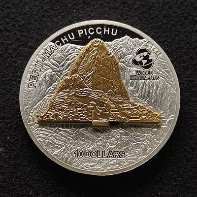【全场包邮】纯粹捡漏拍483场（免费代拍第20场） - 【少见】库克群岛2007年10元世界奇迹建筑系列秘鲁马丘比丘（38.6毫米31.1克）精制克朗型纪念银币-含镀金建筑插件-量5000