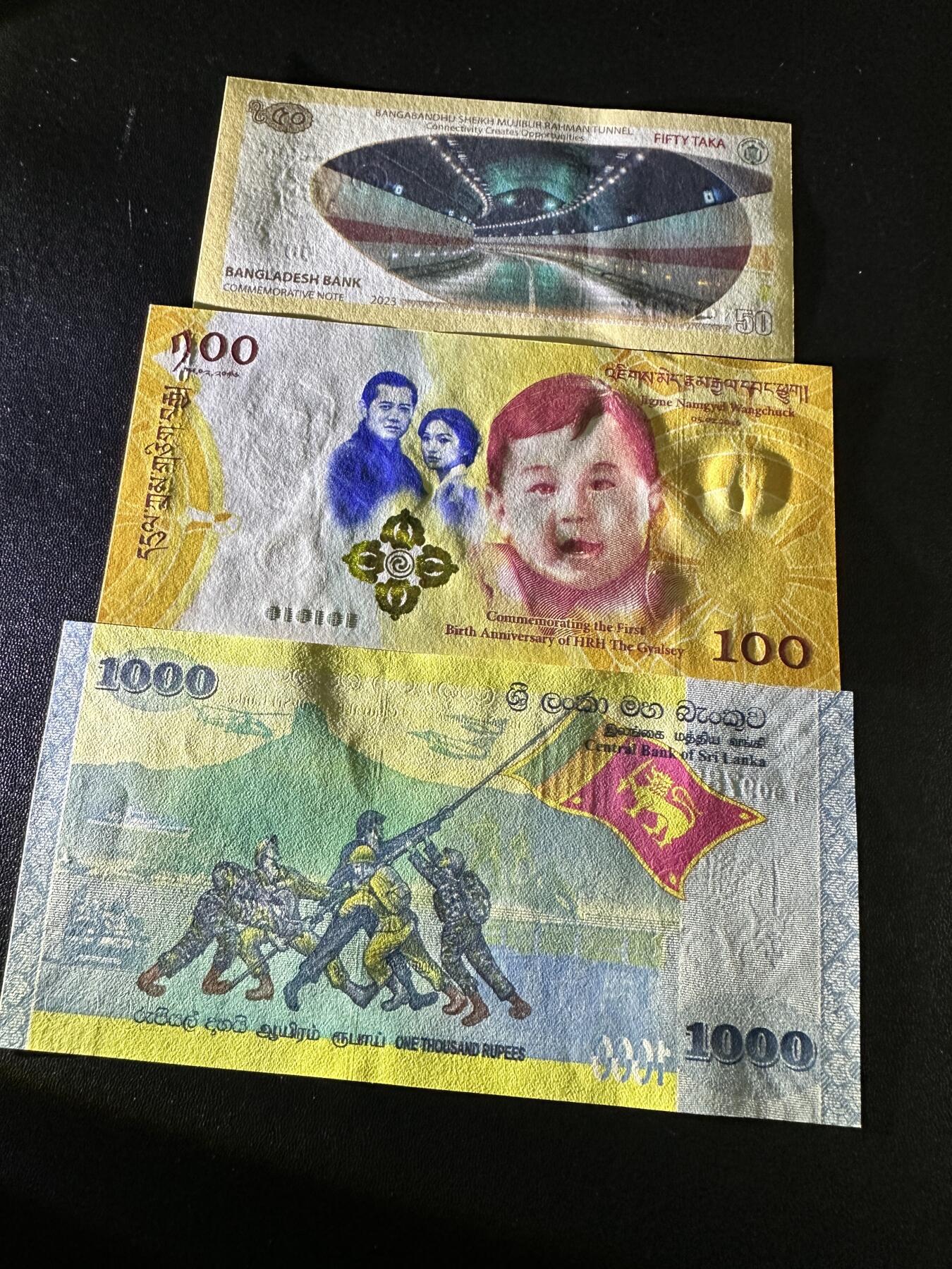 《外钞收藏家》第五百九十期（欧洲强钞、港币、硬通货及丰富裸币大拍场）（本平台长期征集拍品、欢迎藏友们联系合作） 孟加拉、不丹、斯里兰卡 3张纪念钞带原装册子一起