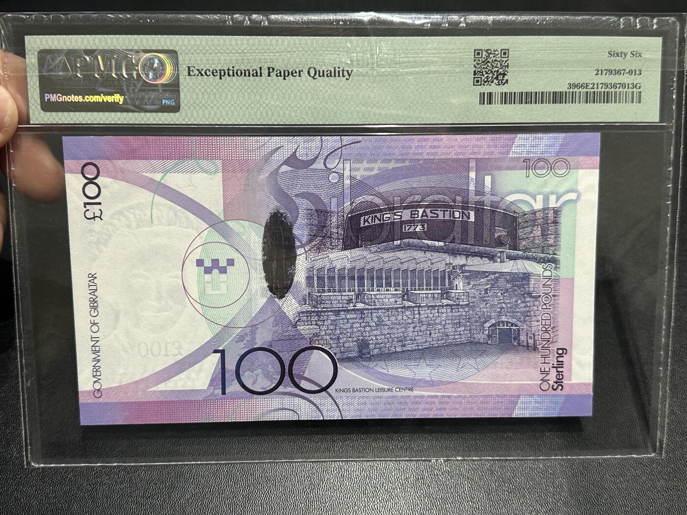 《外钞收藏家》第五百九十期（欧洲强钞、港币、硬通货及丰富裸币大拍场）（本平台长期征集拍品、欢迎藏友们联系合作） 2011年直布罗陀女王100镑 AAA冠 倒置号 PMG66