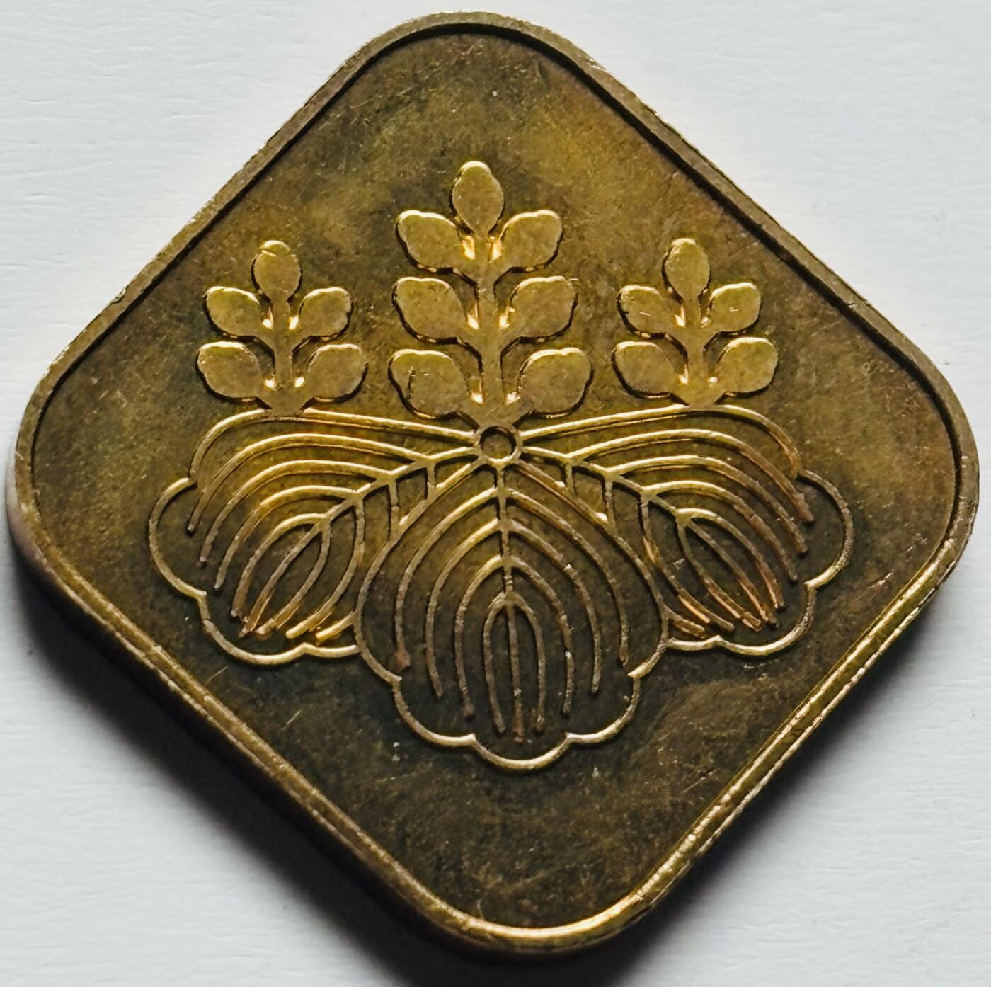 文馨钱币收藏第 284 场，【 长期接收代拍品】老藏家拍品南朝鲜李承晚时期货币，泰国大型纪念币，土耳其各时期及各国套币场 全新 日本 1992 年猴年纪念铜章