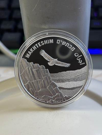第183期拍卖 - 以色列2022年独立建国74周年2谢克尔纪念银币，999银，1盎司，发行量2800枚，有氧化，塑料盒有裂痕
