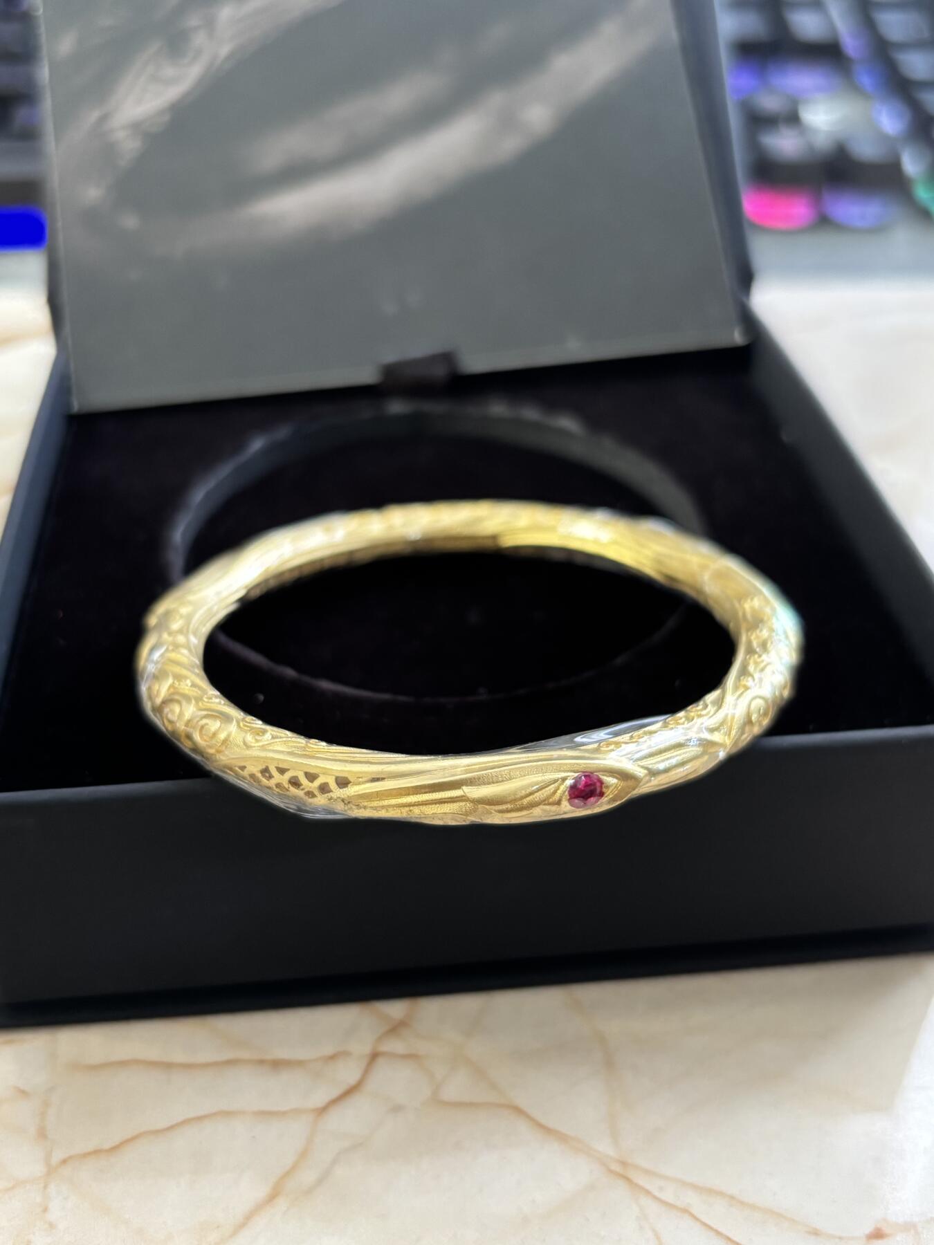 第184期拍卖 喀麦隆2025年哪吒乾坤圈火系镶嵌水晶镀金纪念银币,925银镀金，23克，发行299枚，