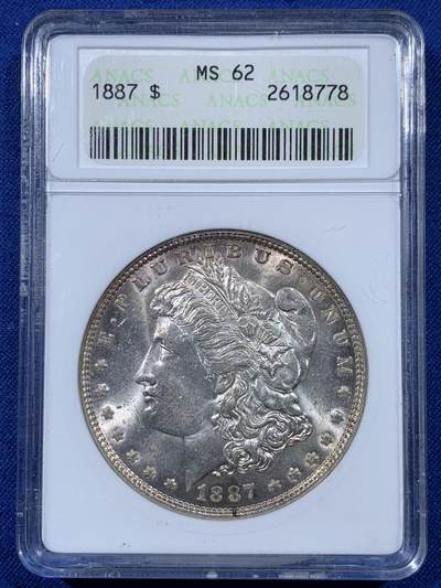 《竞宝斋》第443场 周日，周一，2场连拍 （全场包邮） - ANACS MS62 肥皂盒 1887年美国摩根银币P厂 老盒严评，低评币，女神脸部干净，币两面粉光+转光，状态很好。