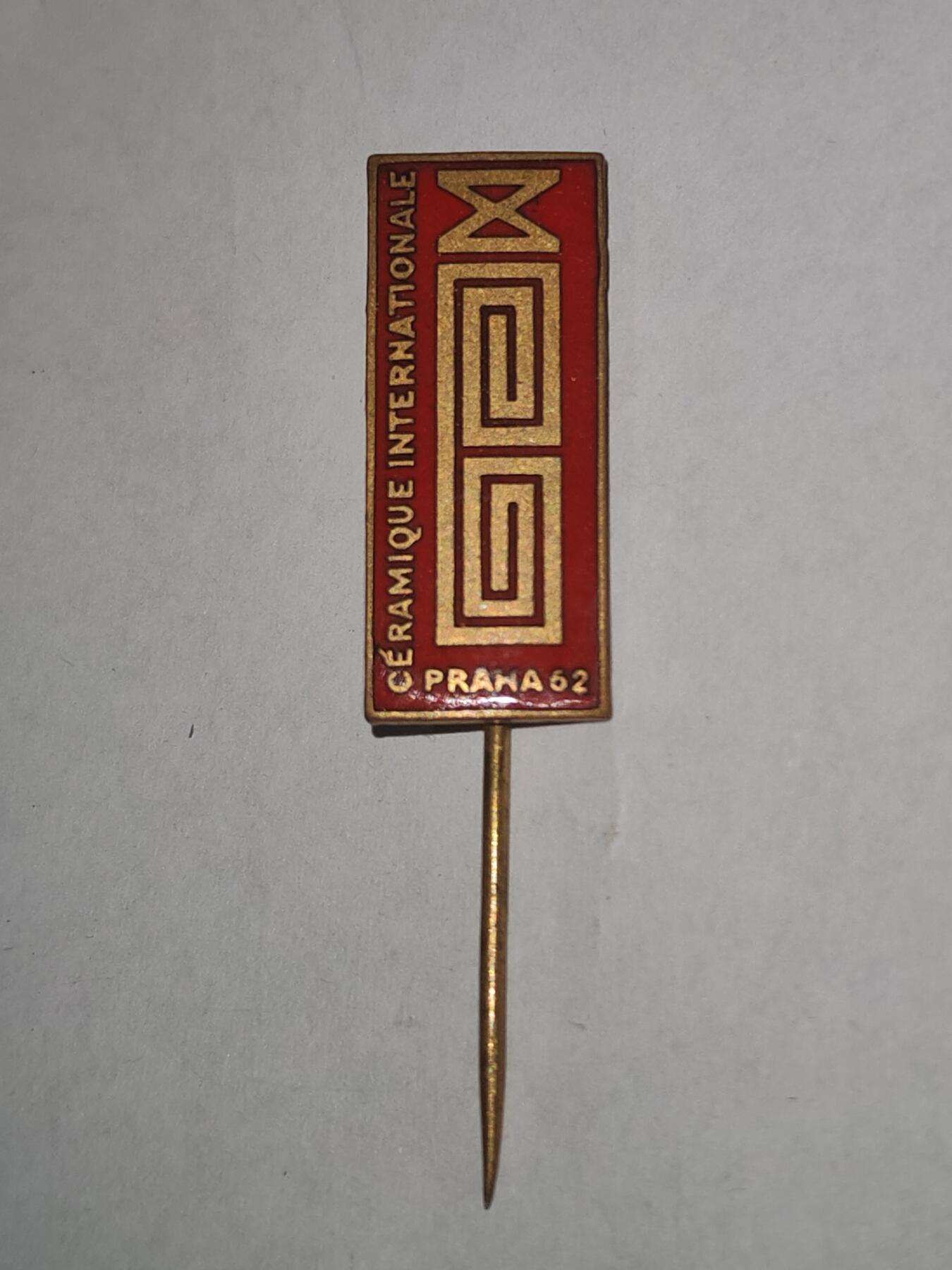 韵星假日拍卖第三十一期 -- Rimey Holidays Auction 31 捷克斯洛伐克1962年陶瓷与技术大展览工作人员代表证章