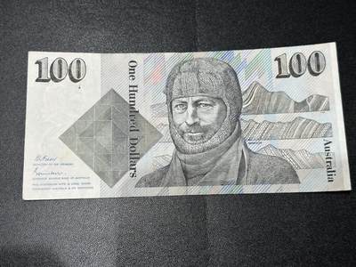 《外钞收藏家》第五百九十期（欧洲强钞、港币、硬通货及丰富裸币大拍场）（本平台长期征集拍品、欢迎藏友们联系合作） - 澳大利亚纸币版100澳元 毛线帽 非全新 品相如图