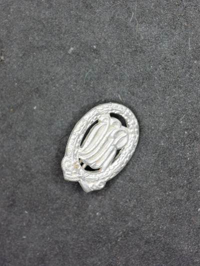 凯旋世界勋赏（第20期）（欢迎送拍）（对拍品有疑问请询问客服，不接受到手刀，出价默认拍品品相。请认真阅读拍卖规则！出价默认已认可！）（收到货请录制开箱视频，无视频概不处理问题。） - DDR体能证章