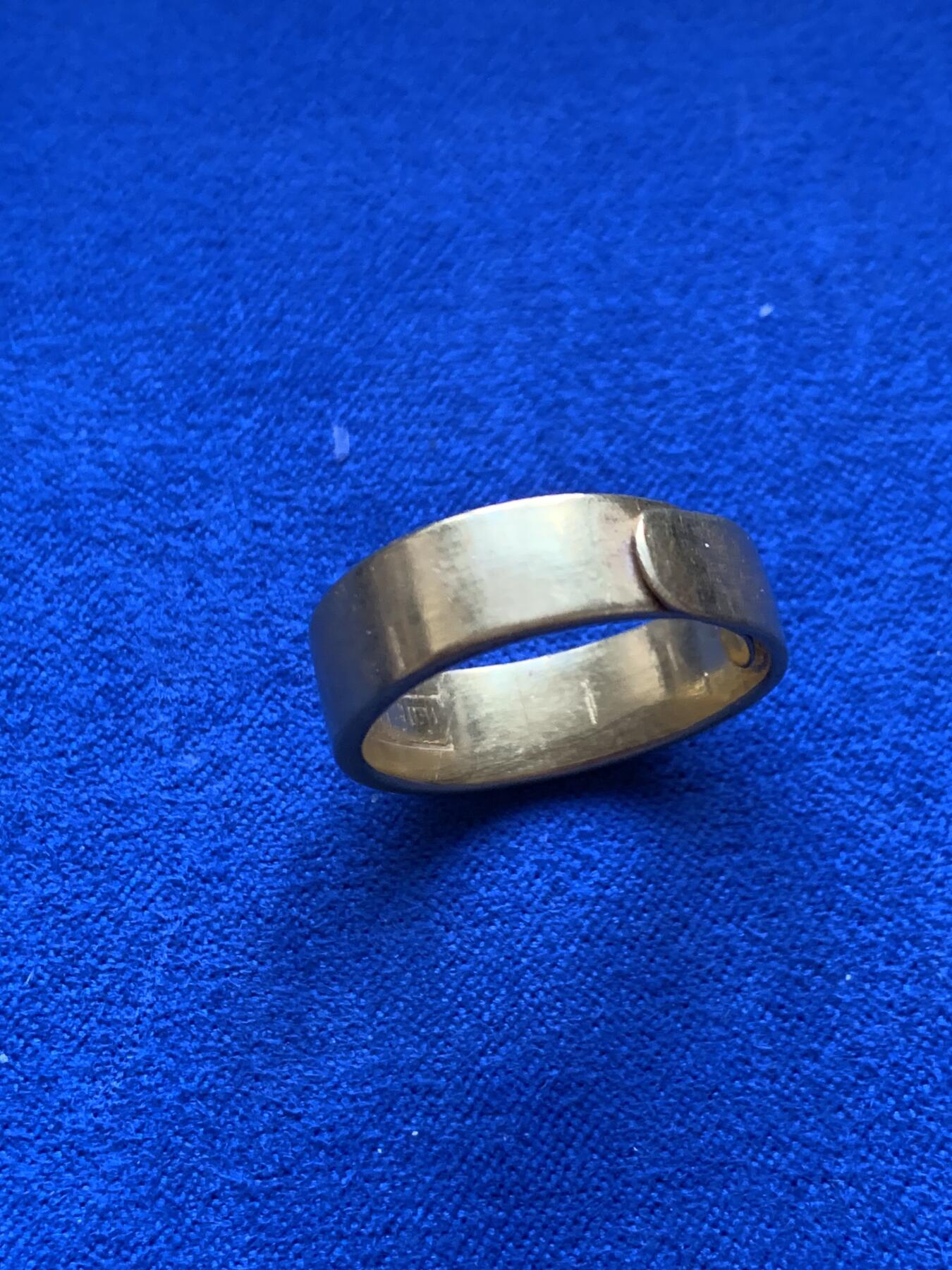 《竞宝斋》第443场 周日，周一，2场连拍 （全场包邮） 老金戒一枚，重9.2克，含金量91.7％，内圈刻有繁体字