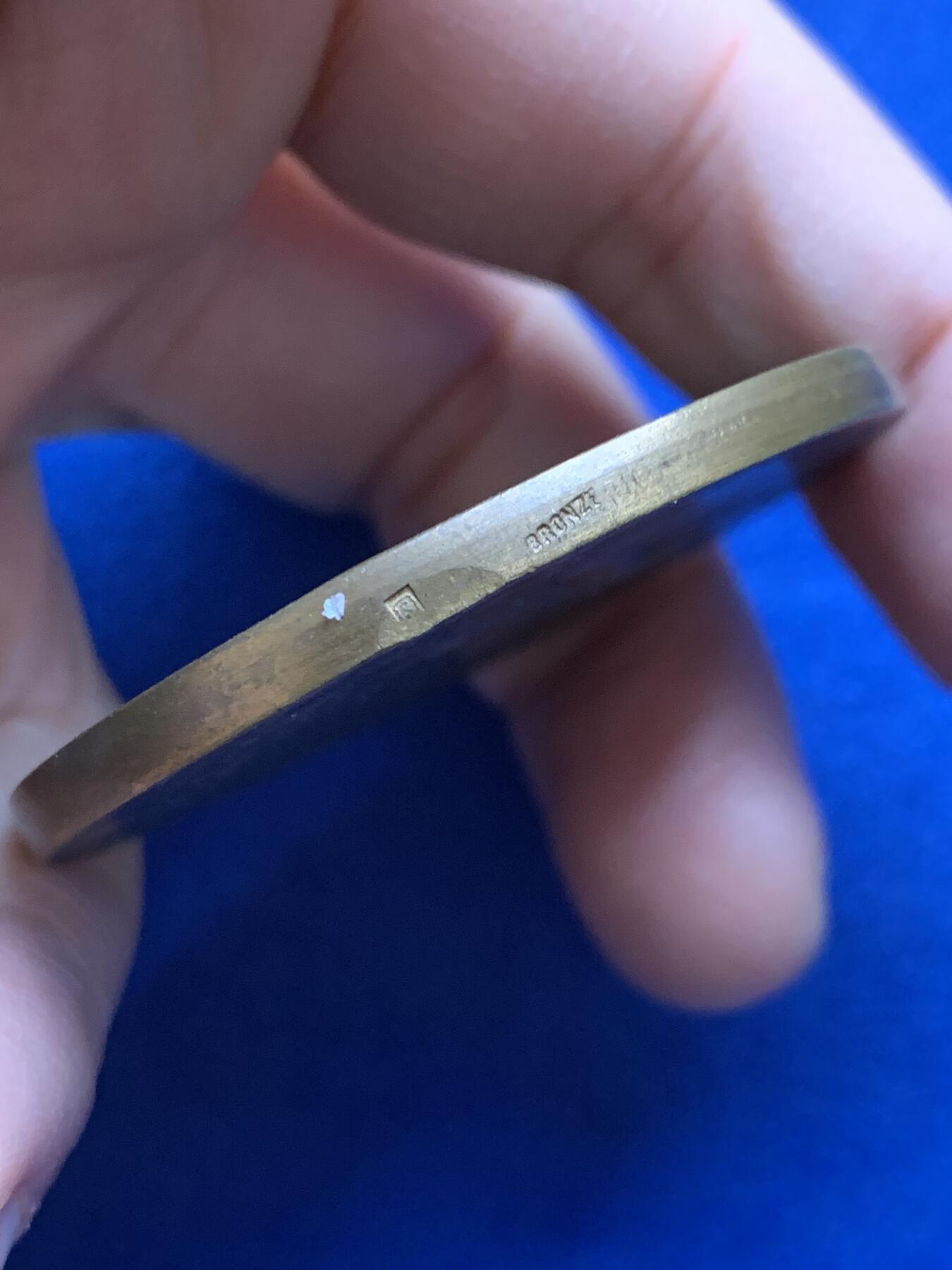 《竞宝斋》第443场 周日，周一，2场连拍 （全场包邮） 法国巴黎世界博览会铜章 正方形铜标 62.3克 50.2mm