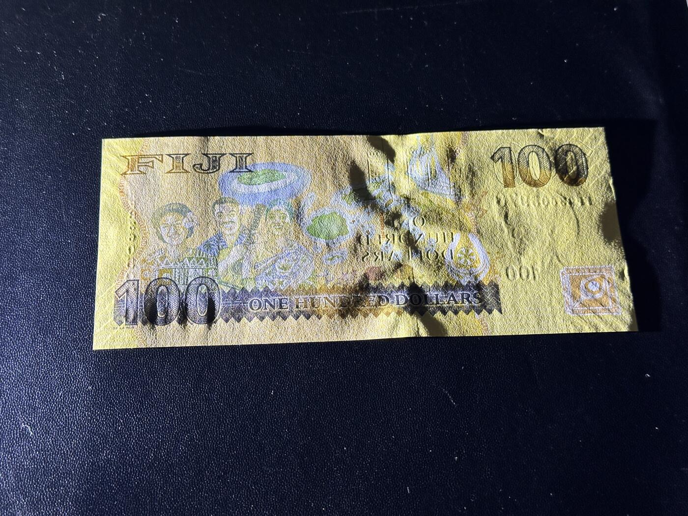 《外钞收藏家》第五百九十期（欧洲强钞、港币、硬通货及丰富裸币大拍场）（本平台长期征集拍品、欢迎藏友们联系合作） 斐济100面额 大金蟾 全新UNC