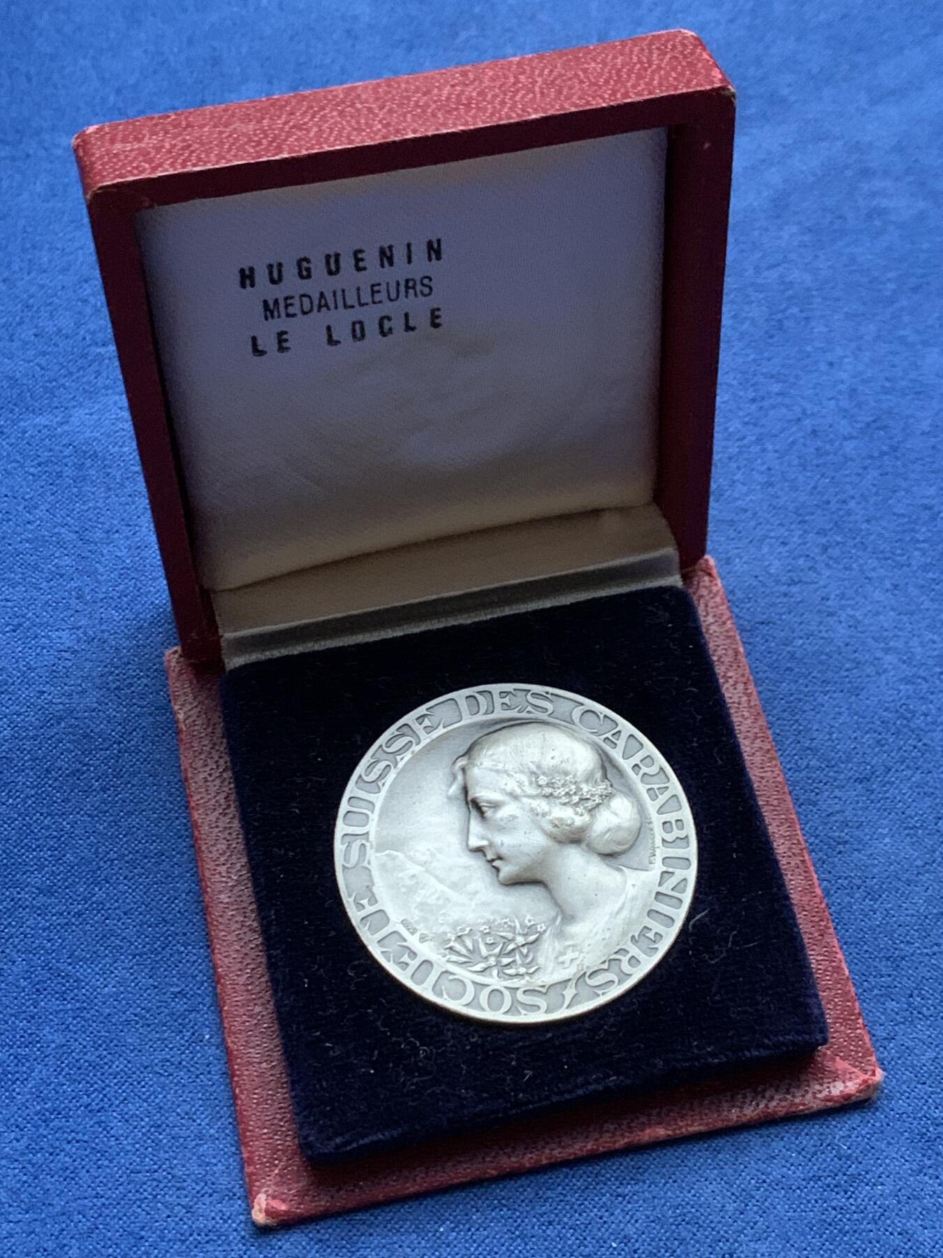 《竞宝斋》第443场 周日，周一，2场连拍 （全场包邮） 瑞士射击节女神银章，带原盒，约1920，35MM，19.5克左右，目录编号1974