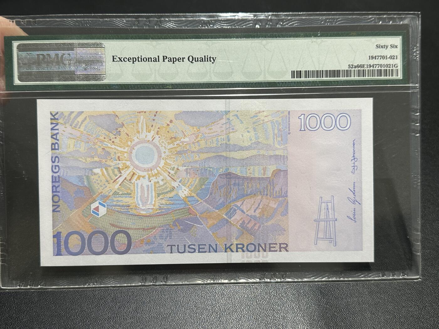 《外钞收藏家》第五百九十期（欧洲强钞、港币、硬通货及丰富裸币大拍场）（本平台长期征集拍品、欢迎藏友们联系合作） 2001年挪威1000克朗 PMG66 初版尾8