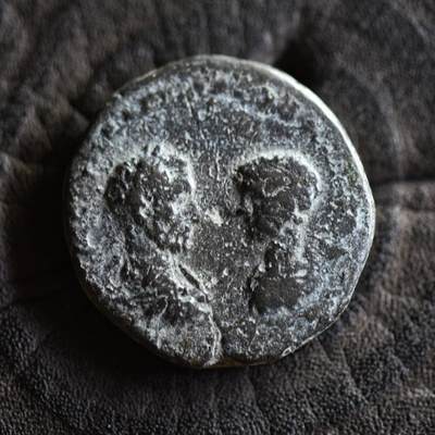 【良泉】【2025年最后一场】12月18日晚19.30点开拍！188组【直播场】西方古代钱币、丝路杂项、印章！ - 【在位仅一年】11.09克，公元217-218年【古罗马·行省】马克里努斯与其子迪亚杜门尼安，马恰诺波利斯城，和谐女神铜币