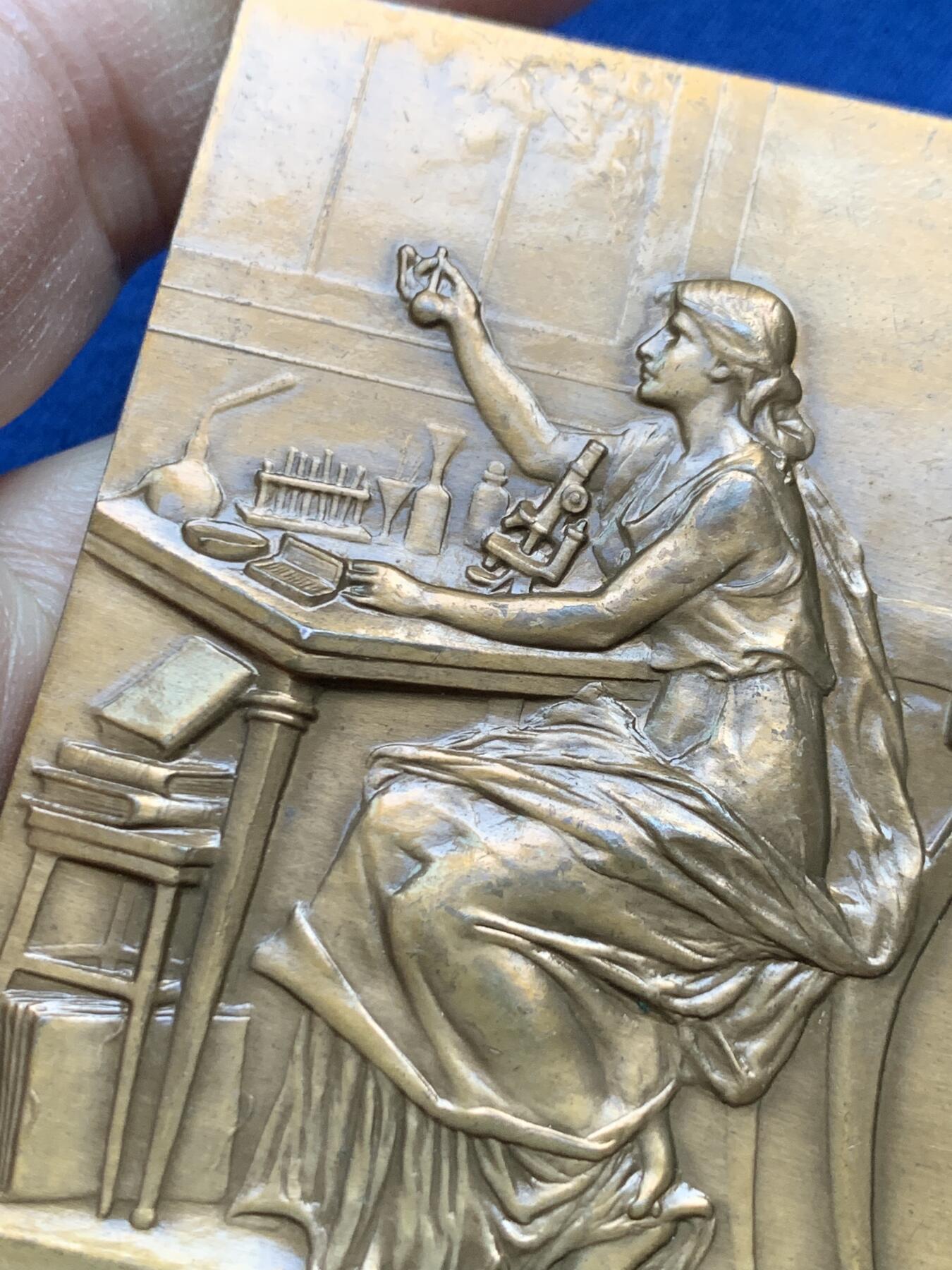 《竞宝斋》第443场 周日，周一，2场连拍 （全场包邮） 路易·巴斯德纪念铜章  巴氏消毒法创始人 149.7克 51.2*72.4mm 1979 丰饶角铜标 细节见图