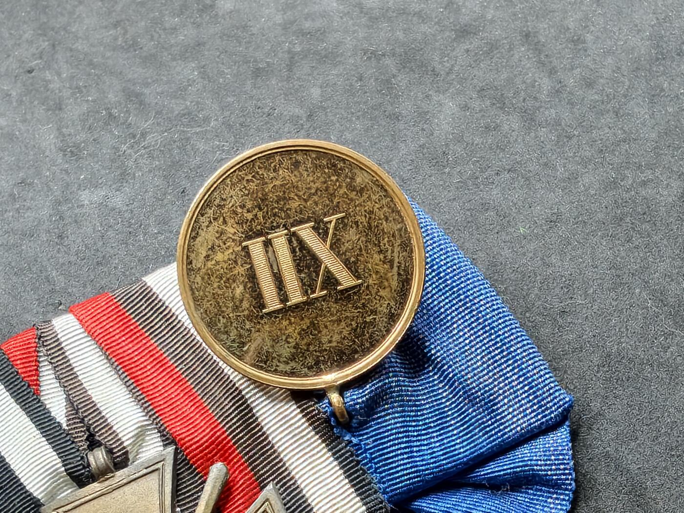 凯旋世界勋赏（第20期）（欢迎送拍）（对拍品有疑问请询问客服，不接受到手刀，出价默认拍品品相。请认真阅读拍卖规则！出价默认已认可！）（收到货请录制开箱视频，无视频概不处理问题。） 德国三联排，一战帝德一级铁十字，兴登堡十字，十二年服役