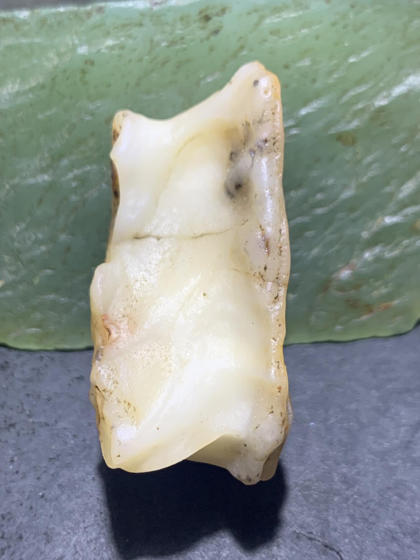 放福利！精美天然地表奶白飘青花风化金丝玉籽料原石一块！