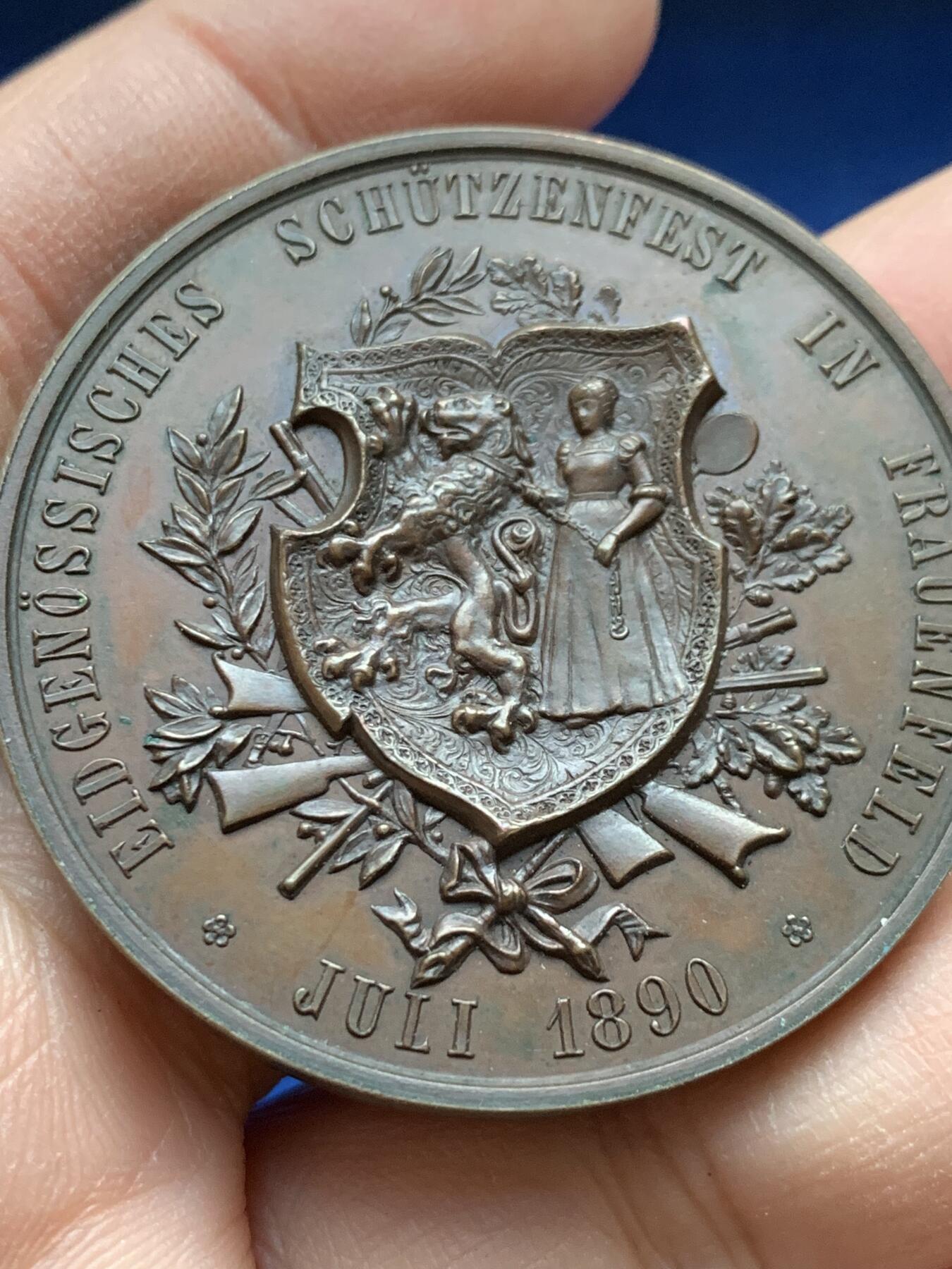 《竞宝斋》第443场 周日，周一，2场连拍 （全场包邮） 瑞士1890年弗劳恩菲尔德射击节大铜章 双面高浮雕 精美细腻 50.6克 45mm