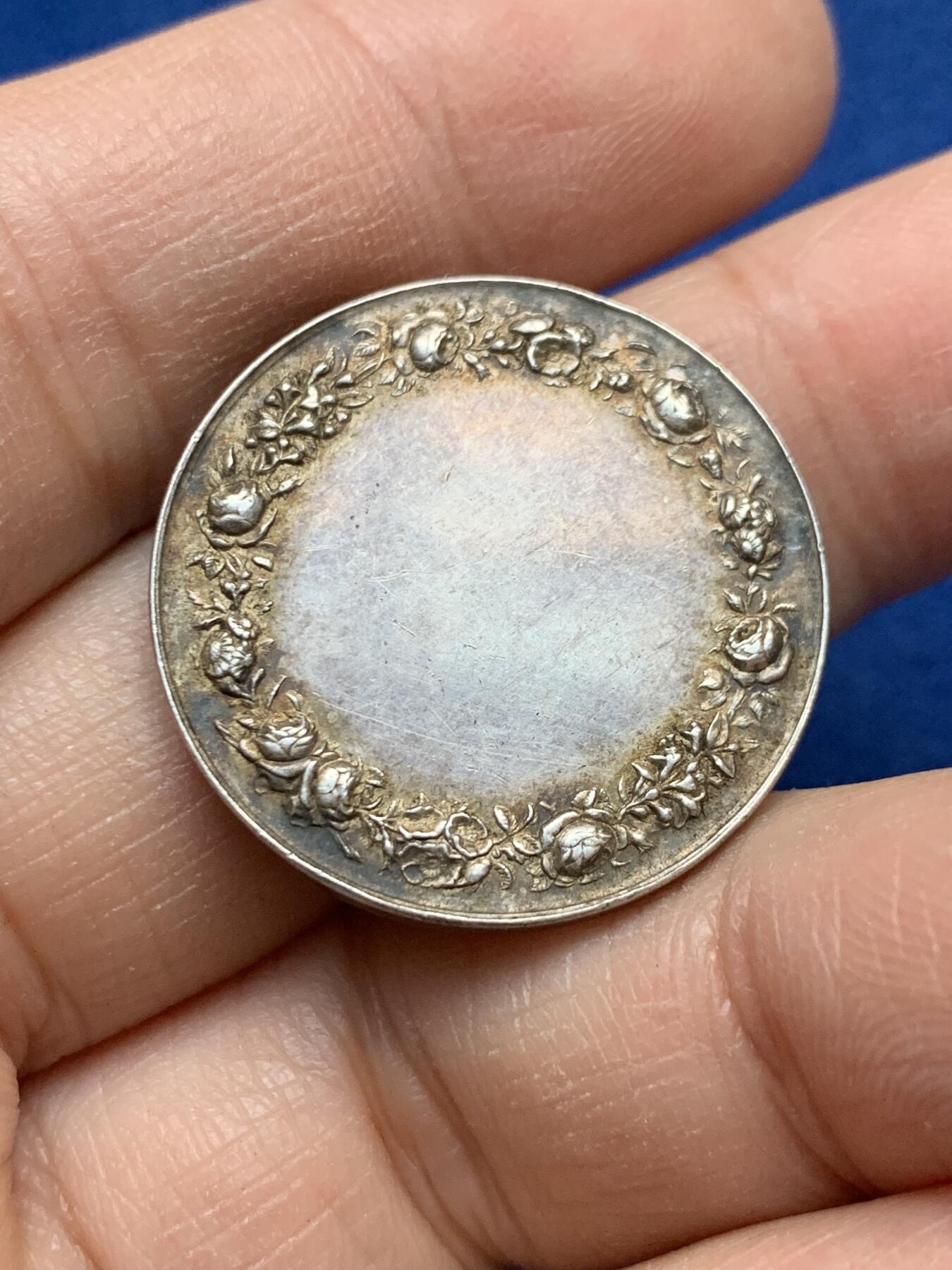 《竞宝斋》第443场 周日，周一，2场连拍 （全场包邮） 法国婚姻纪念银章 背面无刻字 丰饶角边铭 27mm 9.8g