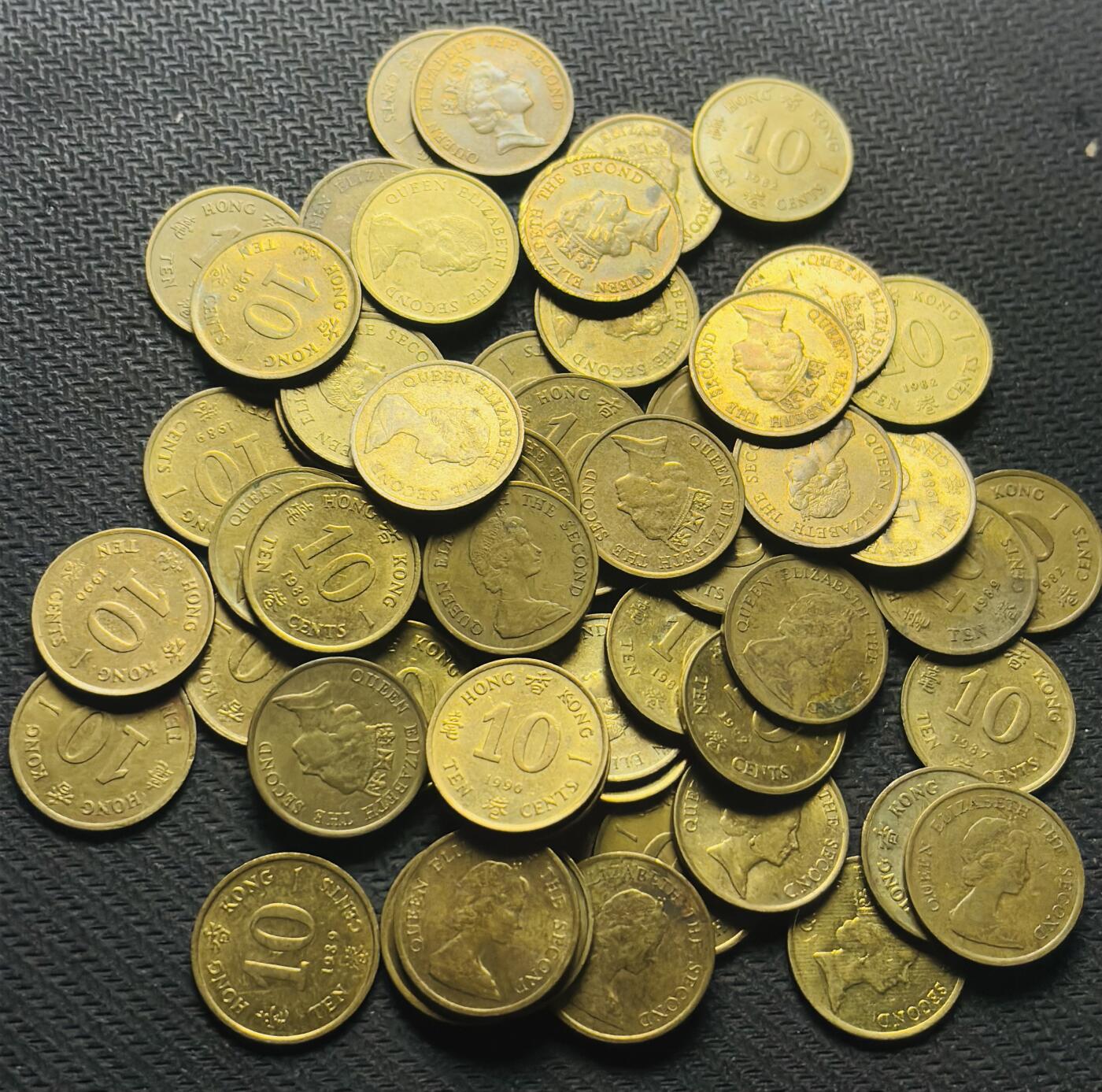 文馨钱币收藏第 284 场，【 长期接收代拍品】老藏家拍品南朝鲜李承晚时期货币，泰国大型纪念币，土耳其各时期及各国套币场 原铜光英属香港时期小一毫 59 枚，清一色女王头像