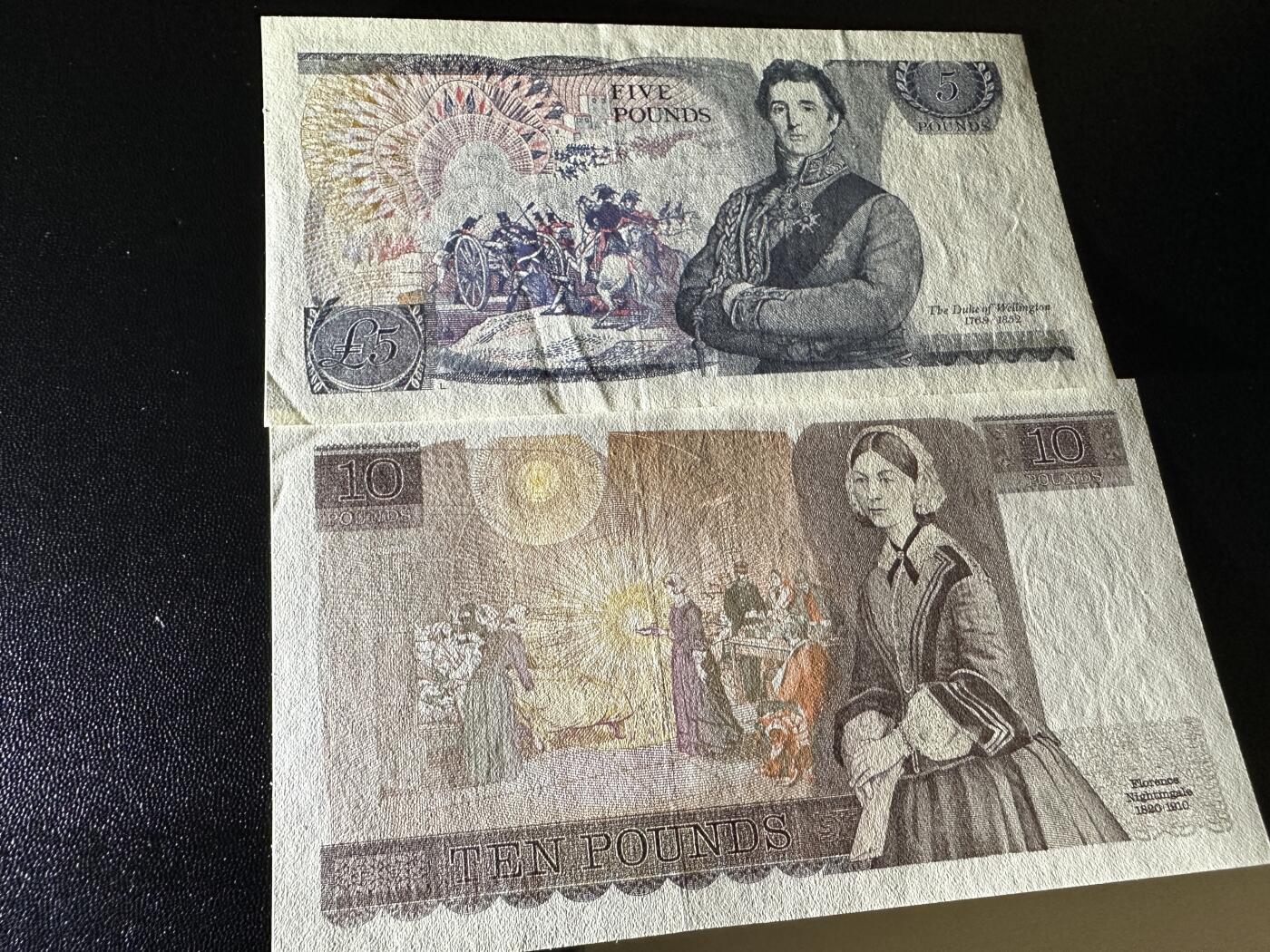 《外钞收藏家》第五百九十期（欧洲强钞、港币、硬通货及丰富裸币大拍场）（本平台长期征集拍品、欢迎藏友们联系合作） 英国D序列5和10镑 2张一起 UNC-