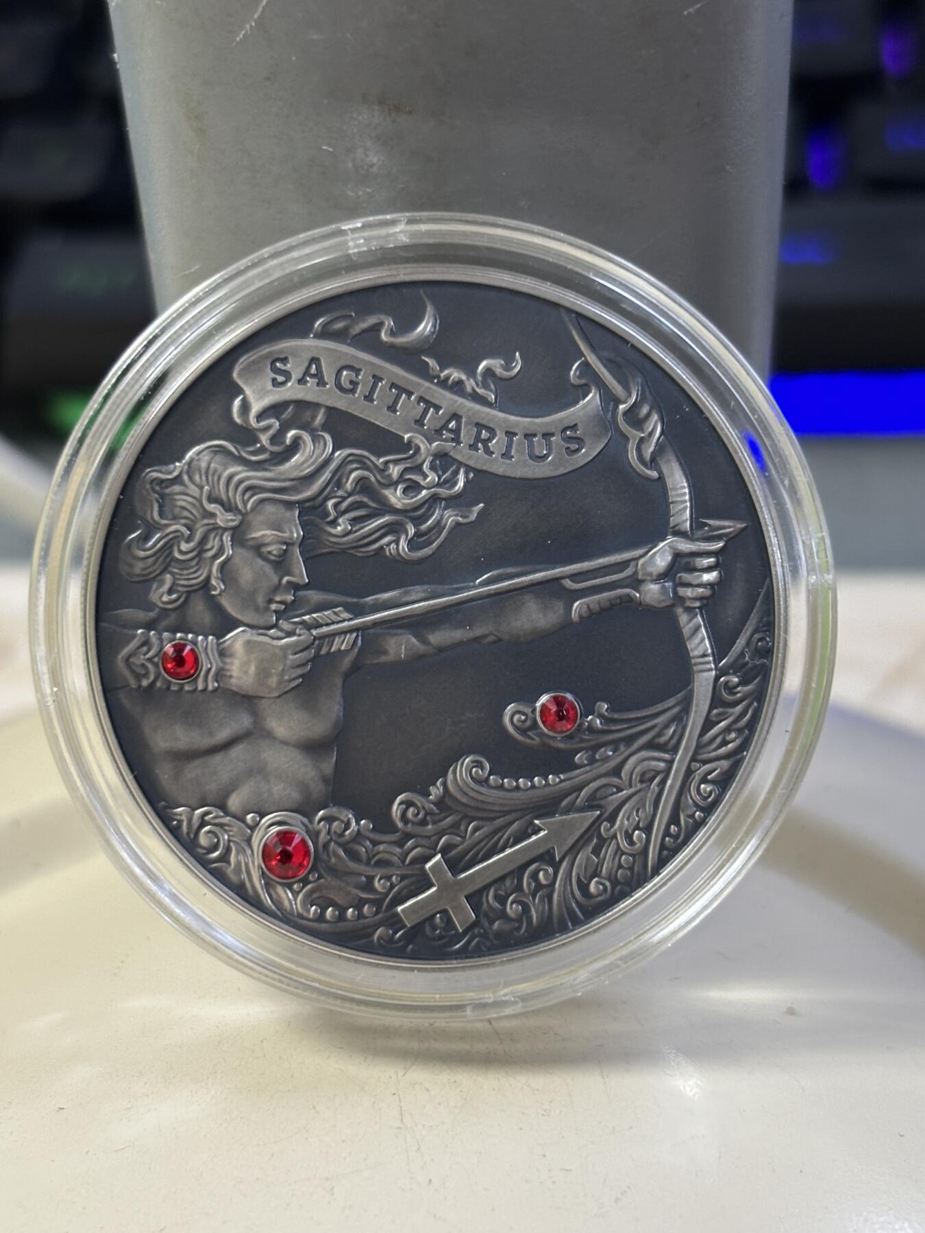 第183期拍卖 白俄罗斯2013年十二星座系列射手座镶嵌宝石银币，925银，28.28克，发行7777枚
