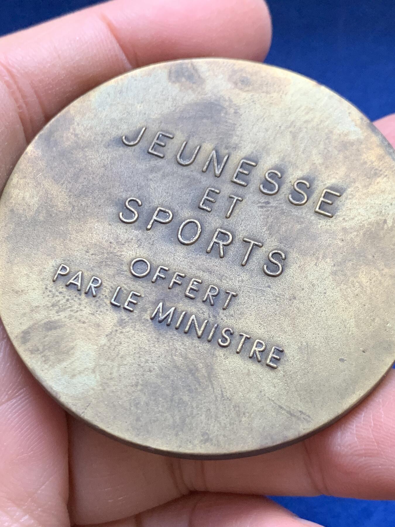 《竞宝斋》第443场 周日，周一，2场连拍 （全场包邮） 法国青年体育铜章 重106.7克 直径56mm