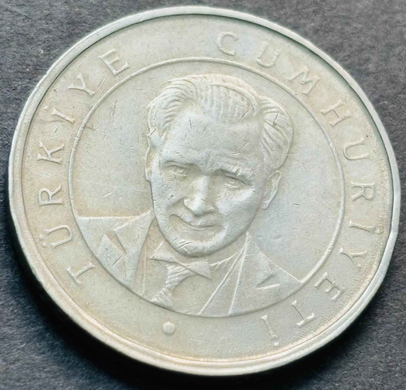 文馨钱币收藏第 284 场，【 长期接收代拍品】老藏家拍品南朝鲜李承晚时期货币，泰国大型纪念币，土耳其各时期及各国套币场 少见 2002 年土耳其 25 里拉，首发年只发行三年