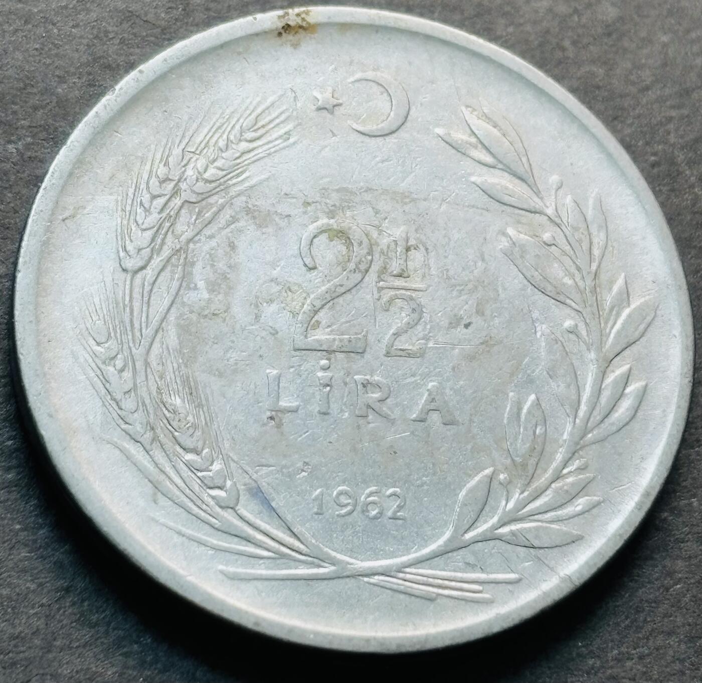 文馨钱币收藏第 284 场，【 长期接收代拍品】老藏家拍品南朝鲜李承晚时期货币，泰国大型纪念币，土耳其各时期及各国套币场 星月形向左 1962 年土耳其 2.5 里拉大币 30mm 第一版