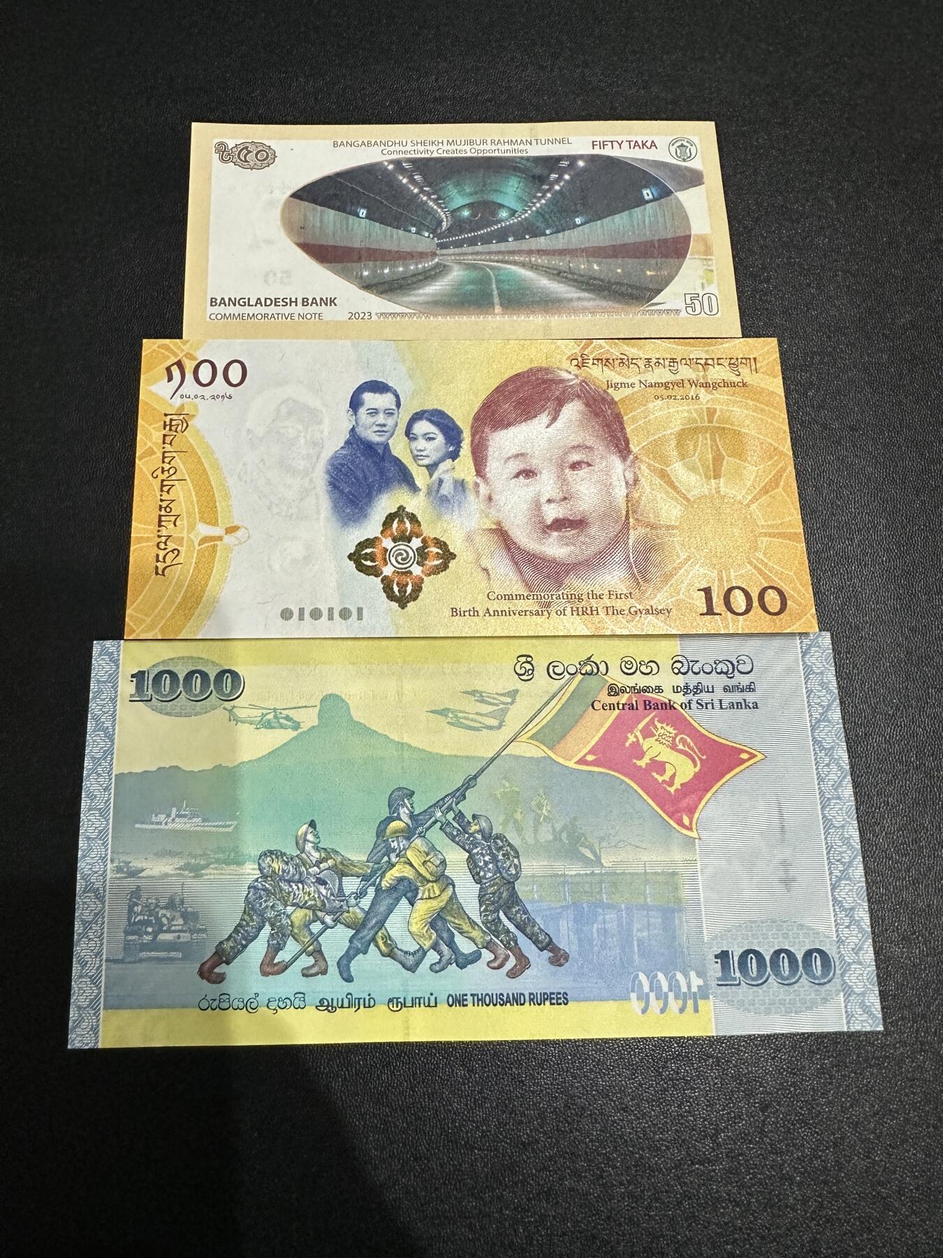 《外钞收藏家》第五百九十期（欧洲强钞、港币、硬通货及丰富裸币大拍场）（本平台长期征集拍品、欢迎藏友们联系合作） 孟加拉、不丹、斯里兰卡 3张纪念钞带原装册子一起