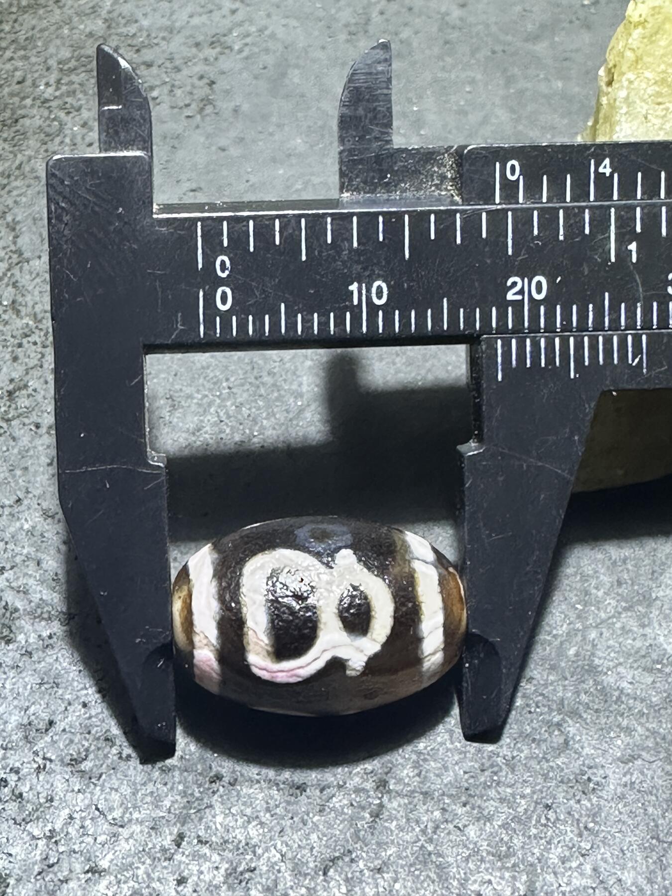 仅此一颗，精品藏传黑白玉髓财神天珠一颗