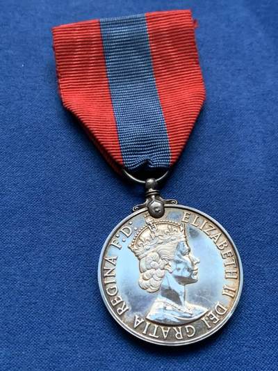 《竞宝斋》第443场 周日，周一，2场连拍 （全场包邮） - 英国皇家忠诚服务奖章 总重约31.9克 带盒