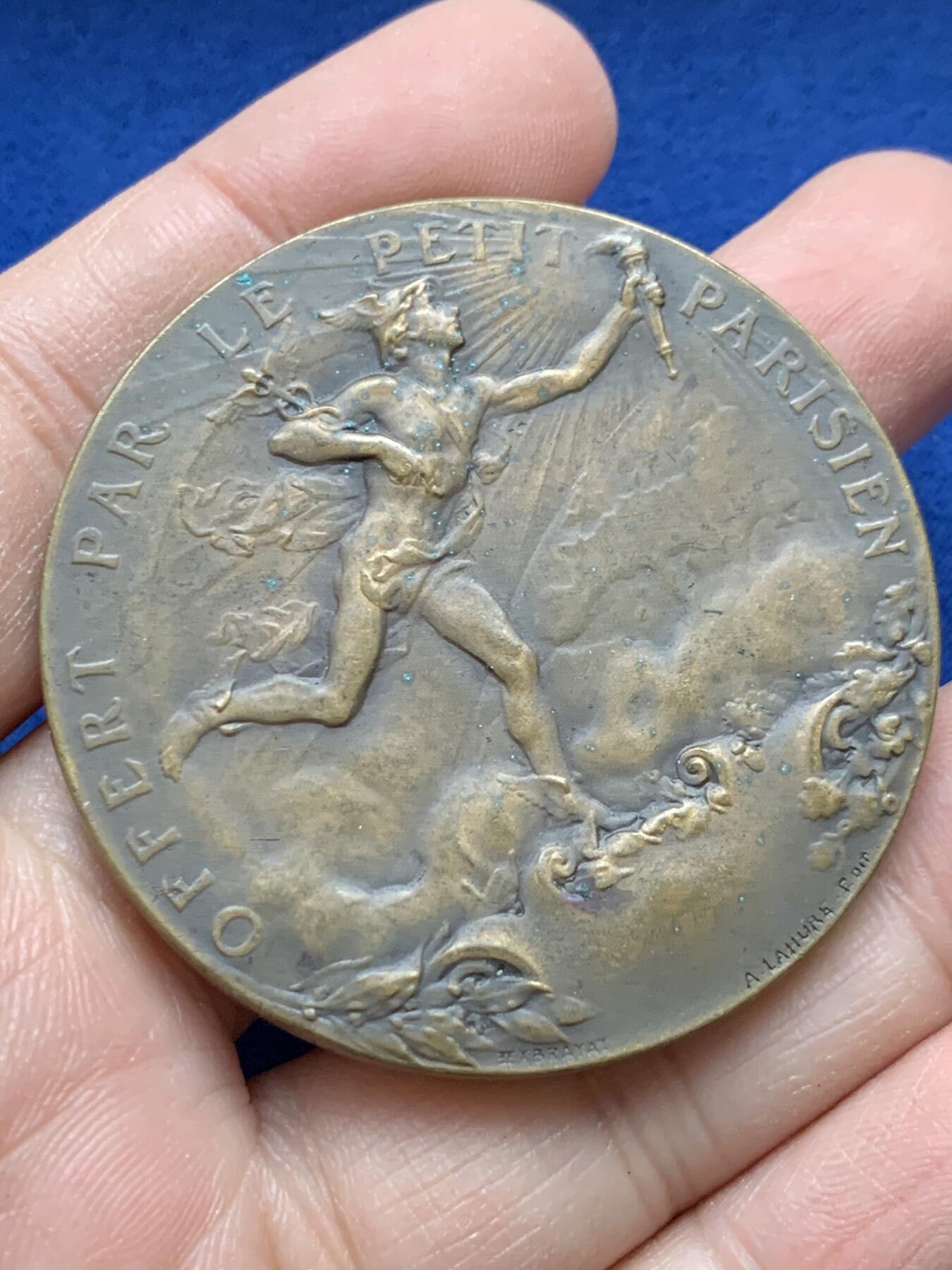 《竞宝斋》第443场 周日，周一，2场连拍 （全场包邮） 法国巴黎世界博览会铜章 正方形铜标 62.3克 50.2mm