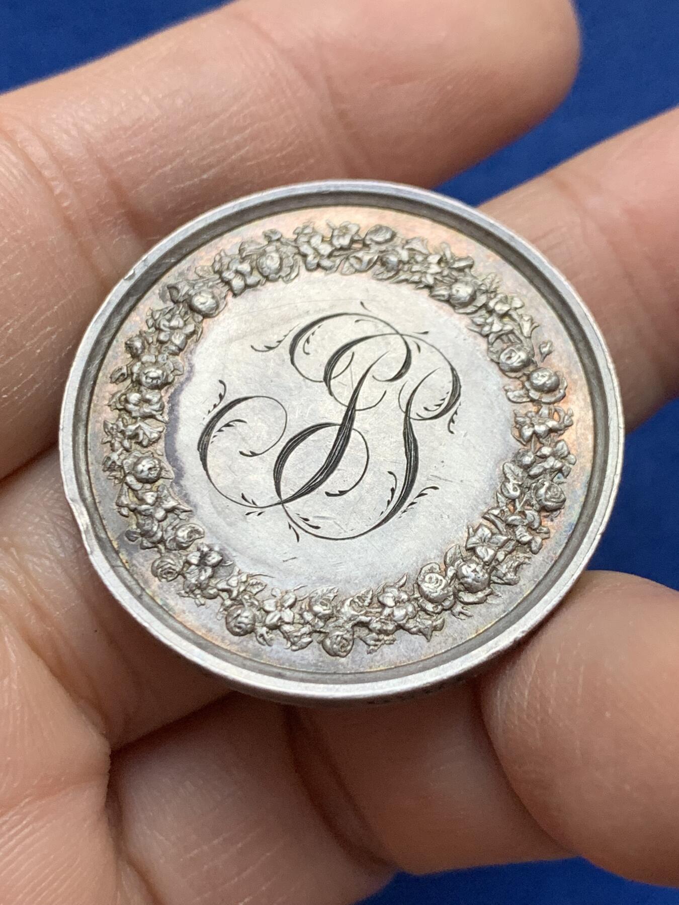 《竞宝斋》第443场 周日，周一，2场连拍 （全场包邮） 法国婚章 16.4克 33.2mm 1859 手指银标 不多见的品种