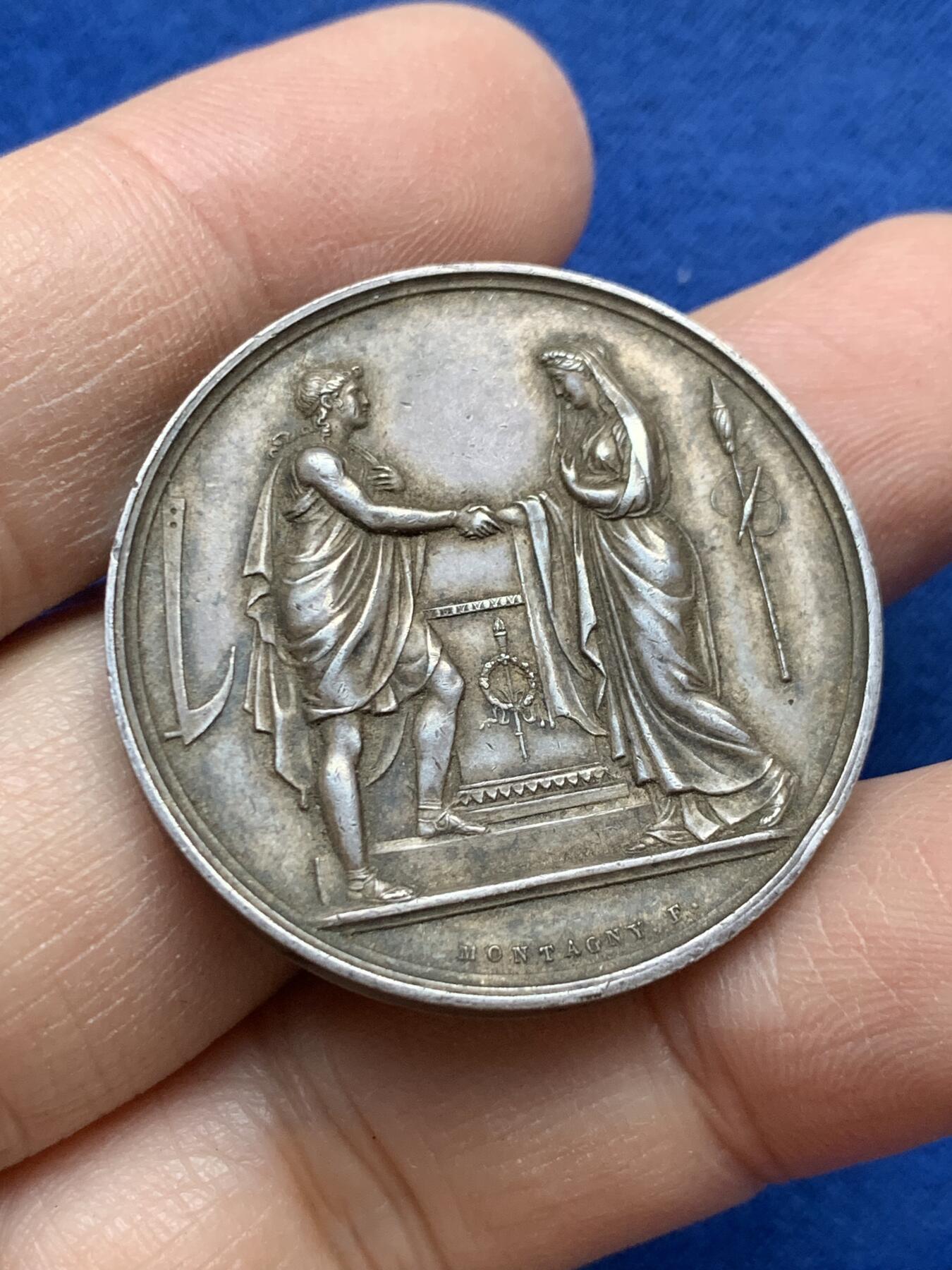 《竞宝斋》第443场 周日，周一，2场连拍 （全场包邮） 法国婚姻纪念银章 背面无刻字 神灯边铭 34mm 17.25g