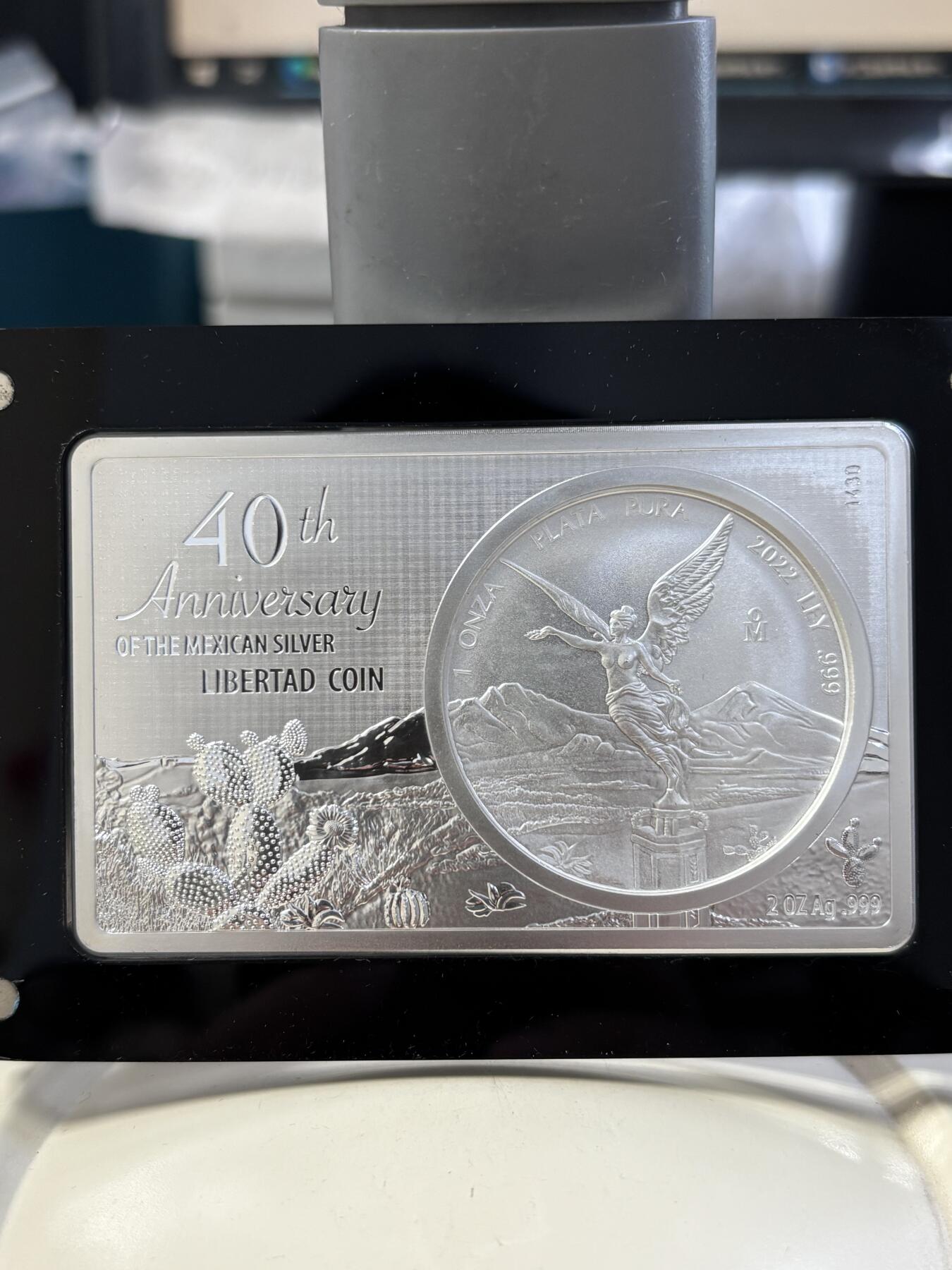 第184期拍卖 墨西哥2022年自由女神银币发行40周年1盎司银币+2盎司银条，999银，发行2022套