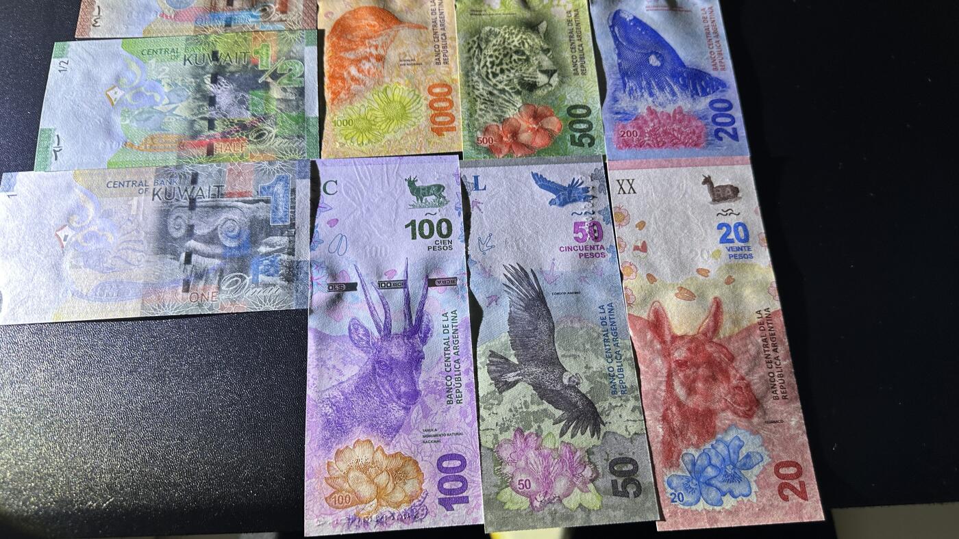 《外钞收藏家》第五百九十期（欧洲强钞、港币、硬通货及丰富裸币大拍场）（本平台长期征集拍品、欢迎藏友们联系合作） 科威特3张+阿根廷1套6张一起 全新UNC
