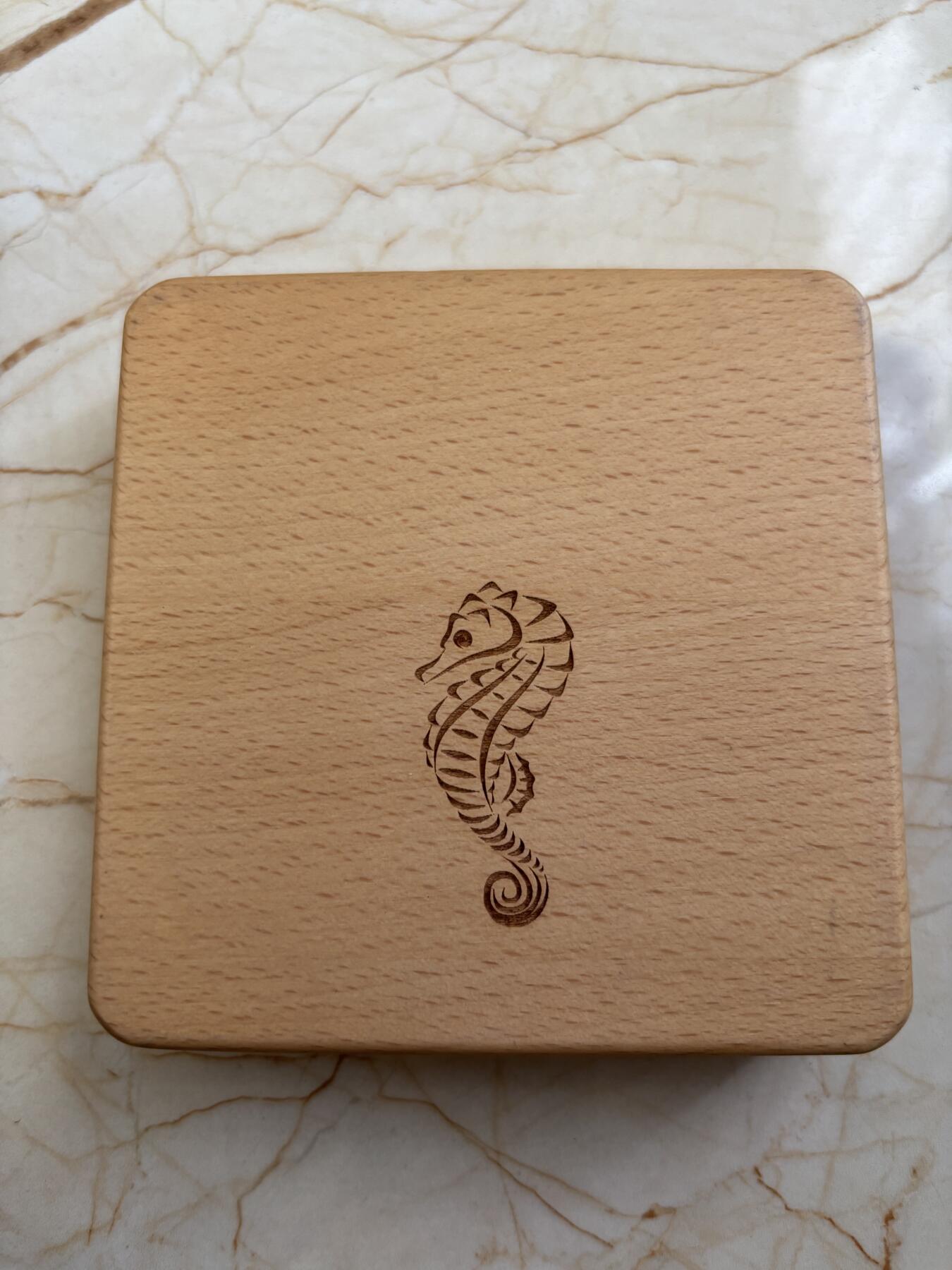 第184期拍卖 纽埃2020年南海女王2盎司高浮雕镀金纪念银币，999银，发行量500枚