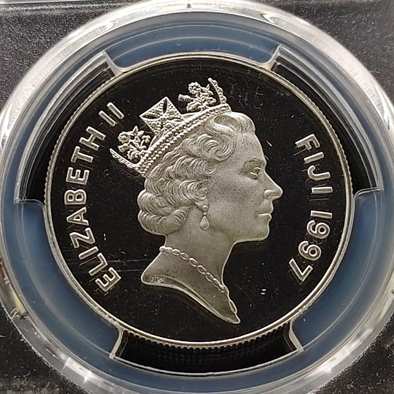 【全场包邮】纯粹捡漏拍485场（免费代拍第22场） 【收藏级·亚军分】斐济1997年10元女王金婚局部镀金精制克朗型纪念银币-PCGS PR67 DCAM