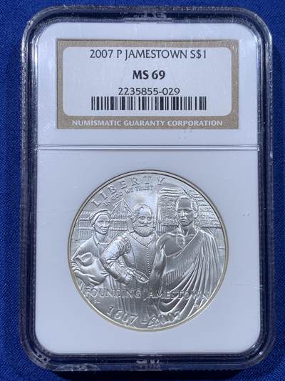 《竞宝斋》第443场 周日，周一，2场连拍 （全场包邮） - NGC MS69 美国2007年詹姆斯敦400周年纪念1美元银币 900银 26.7克 盒子下沿小裂纹 细节见图